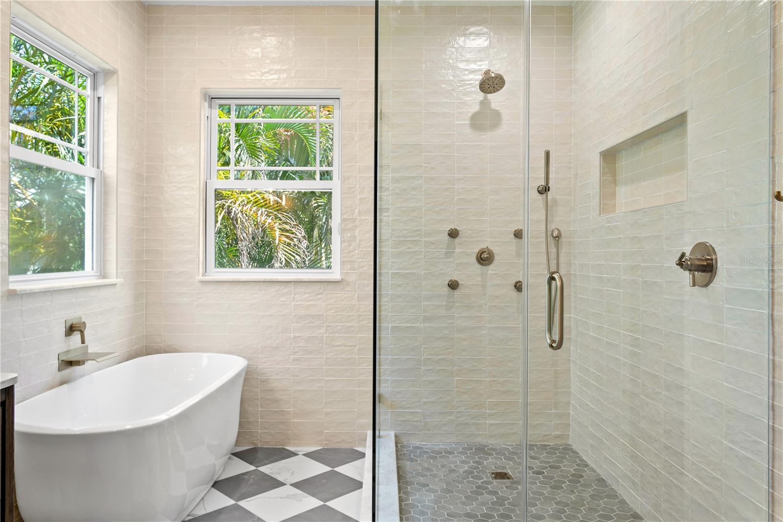 Listing photo id 21 for 2936 Knights Avenue B