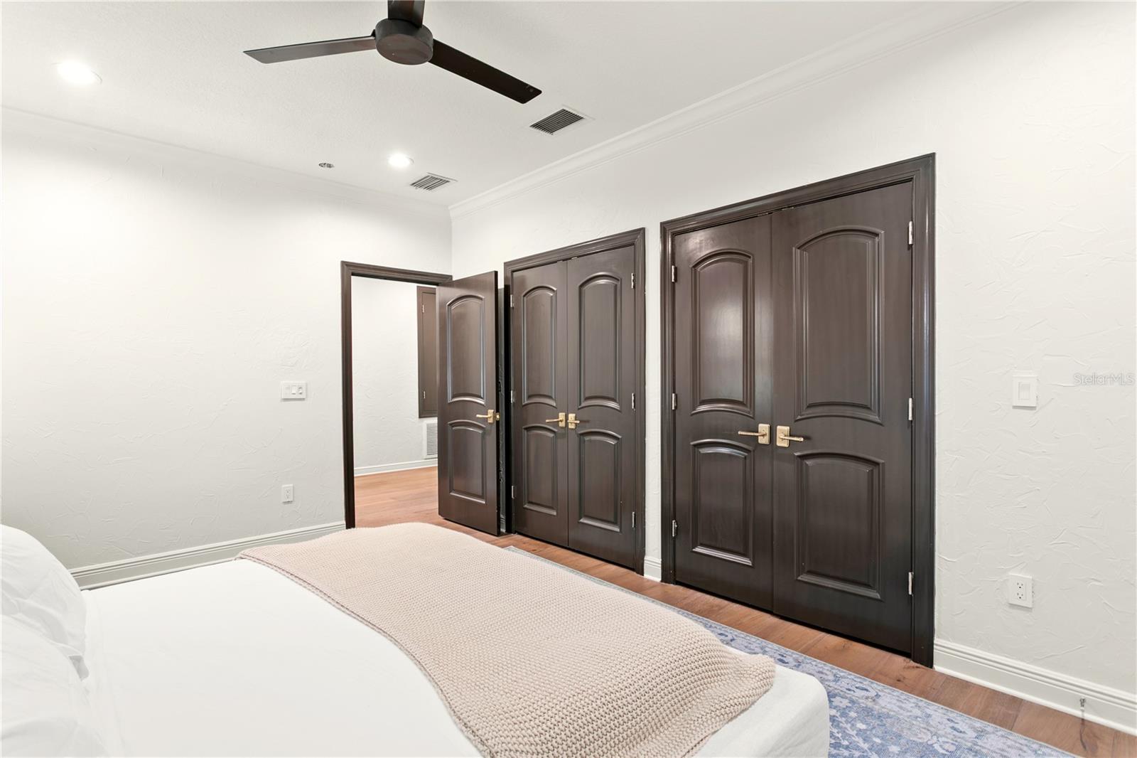 Listing photo id 25 for 2936 Knights Avenue B