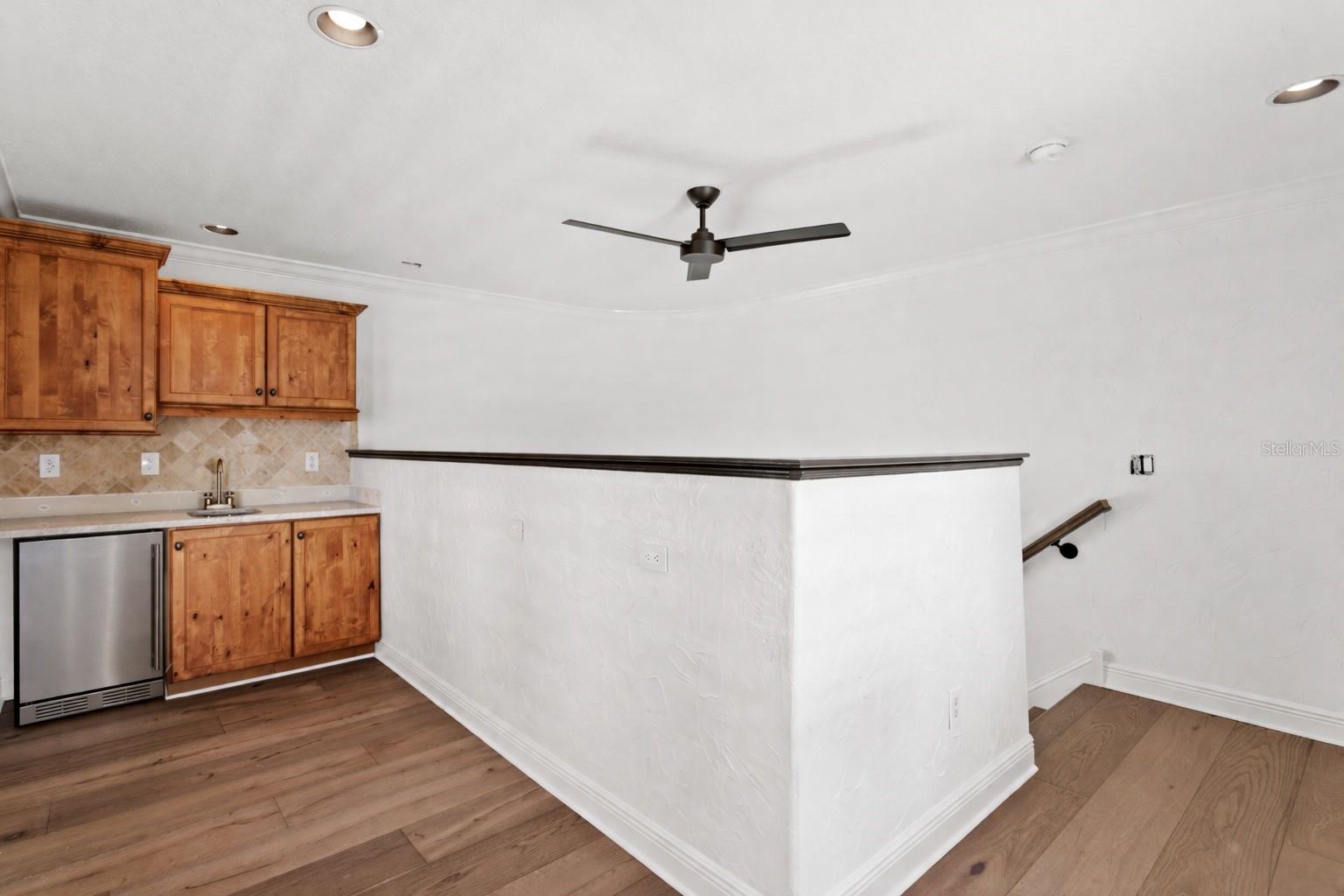 Listing photo id 31 for 2936 Knights Avenue B