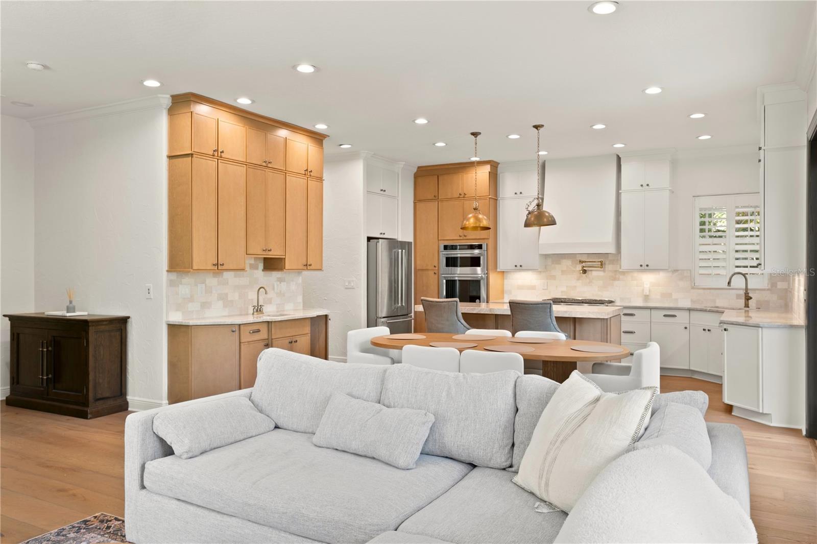 Listing photo id 5 for 2936 Knights Avenue B