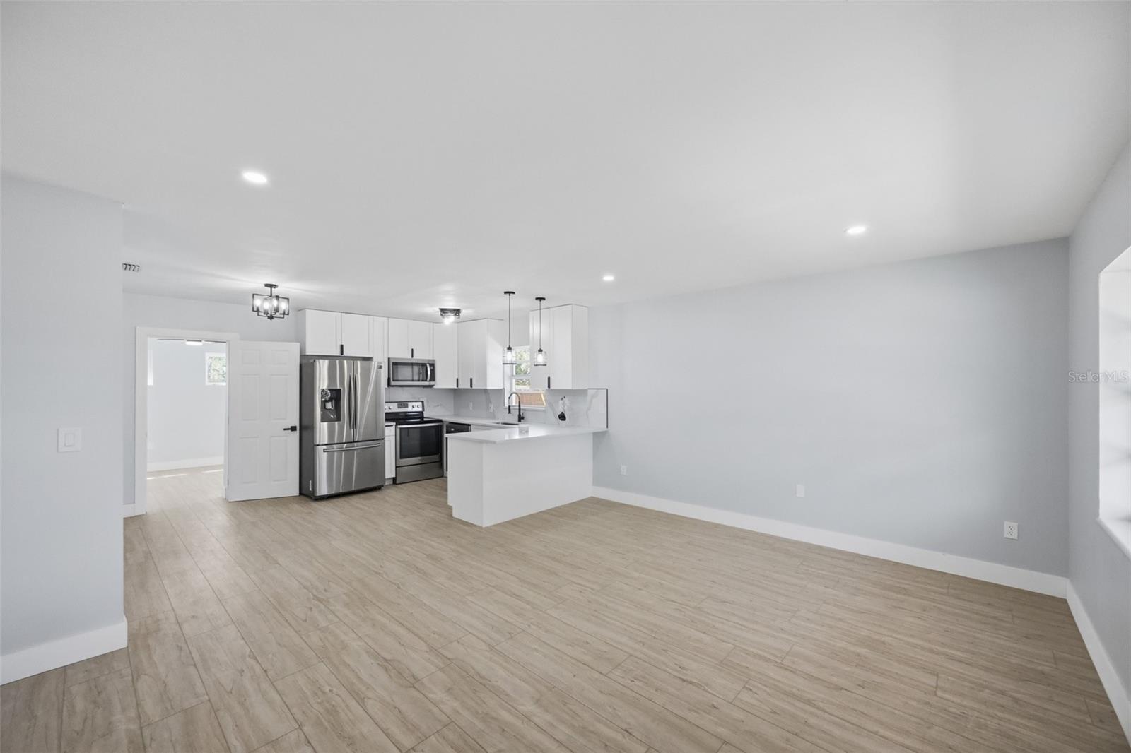 Image 10 of 27 For 6052 Central Avenue