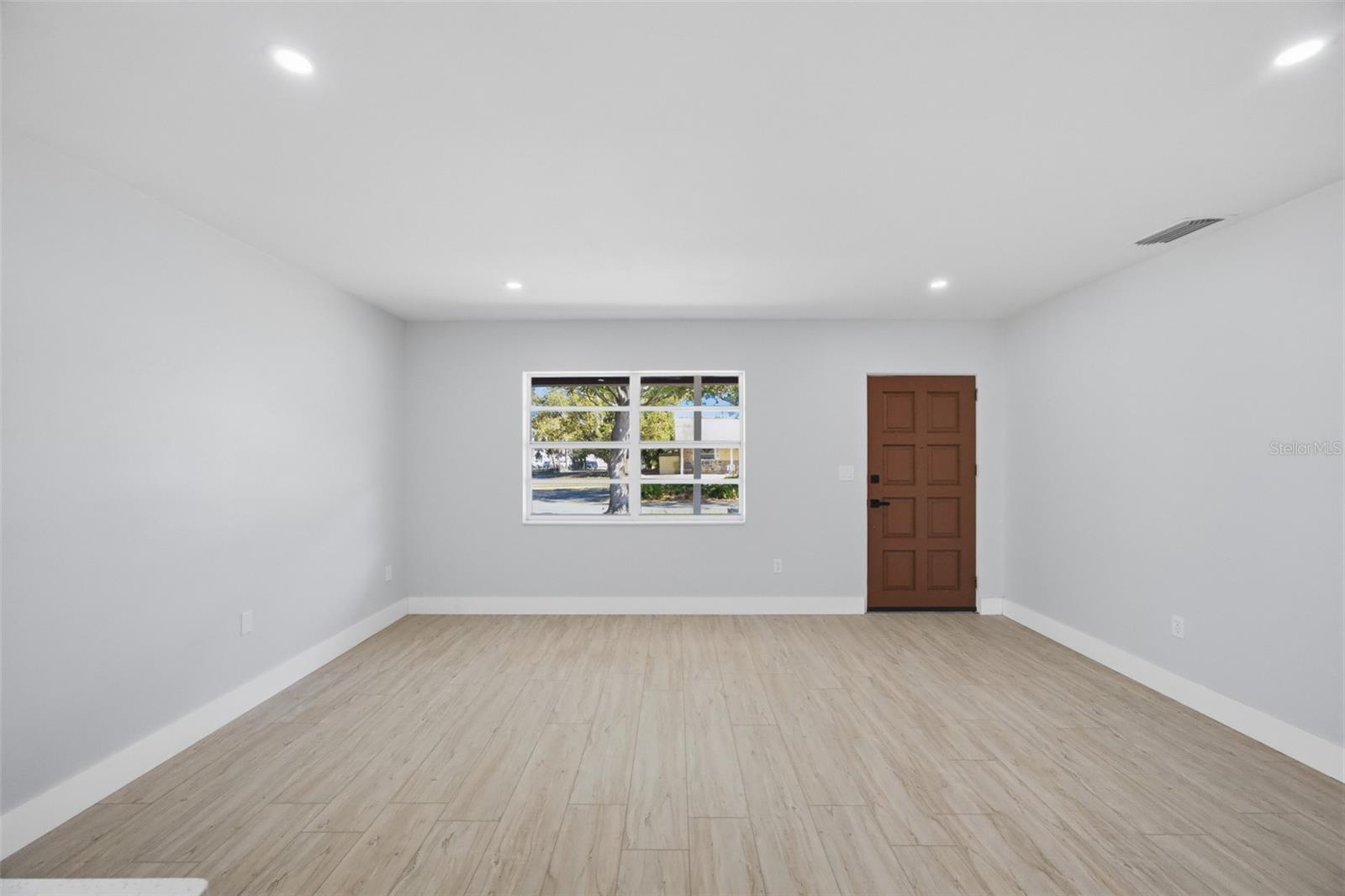 Image 12 of 27 For 6052 Central Avenue