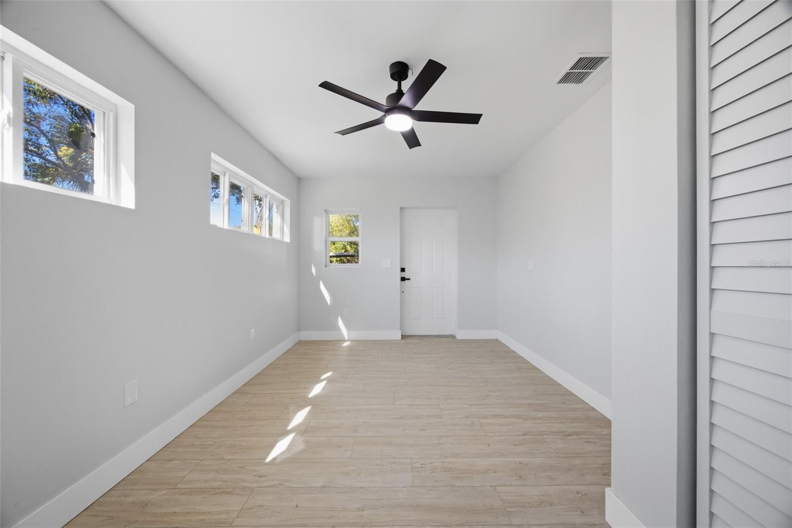 Image 20 of 27 For 6052 Central Avenue