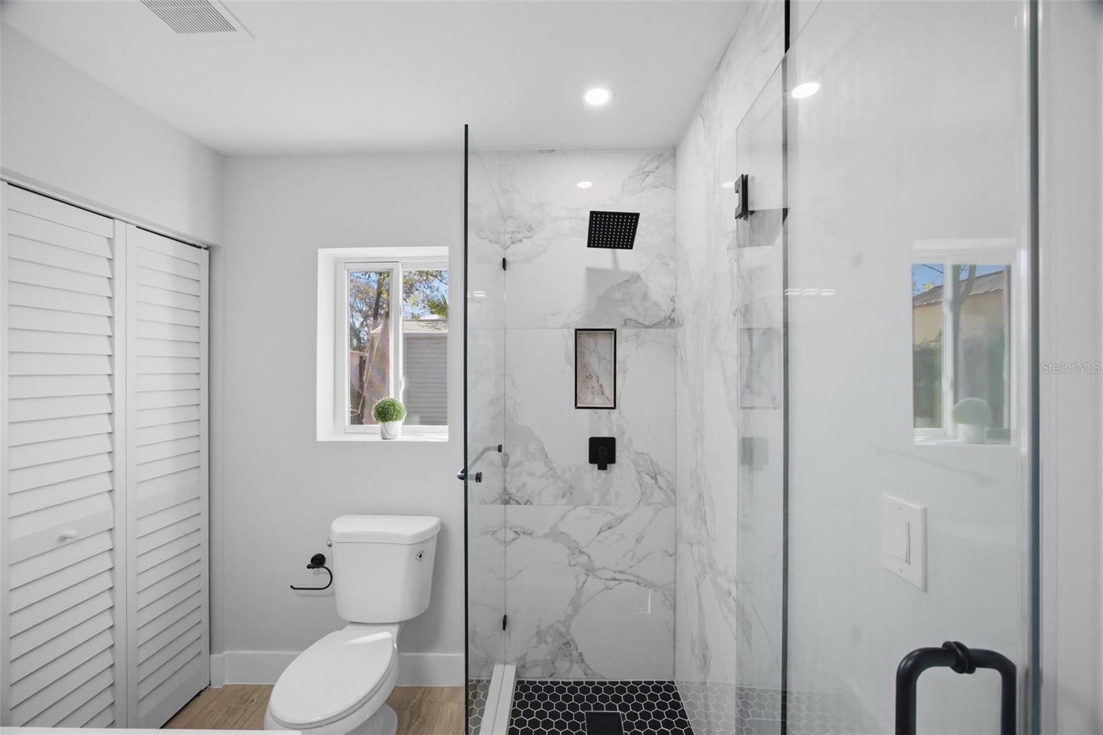 Image 21 of 27 For 6052 Central Avenue