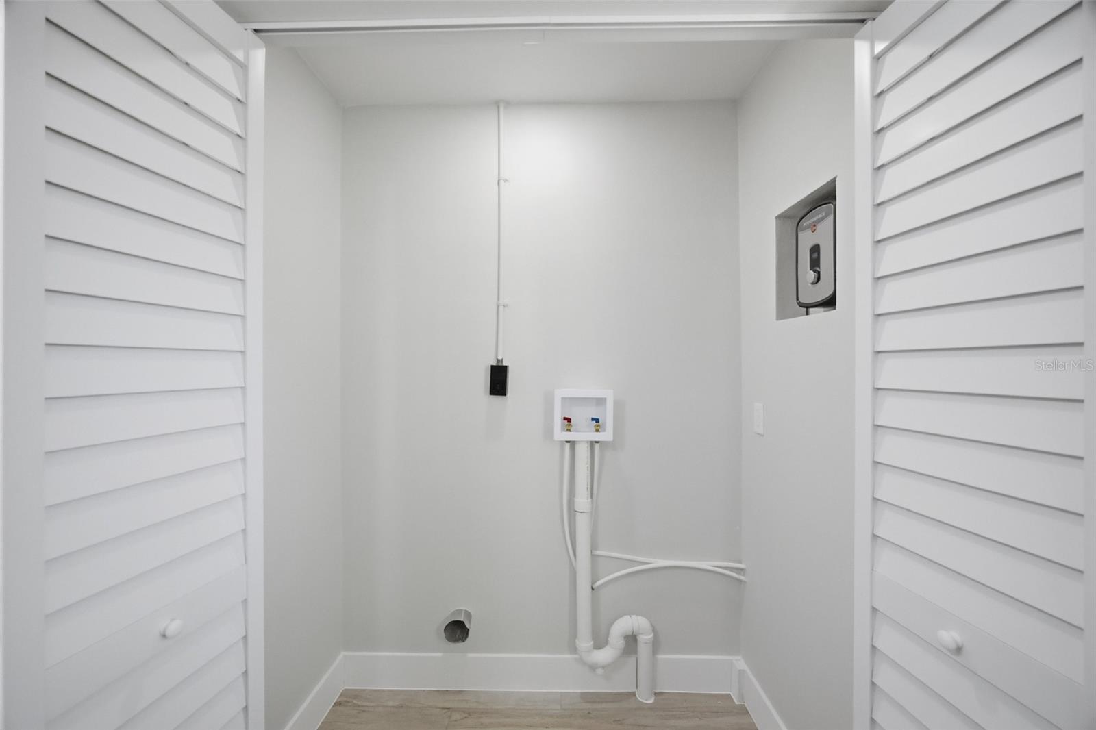 Image 23 of 27 For 6052 Central Avenue