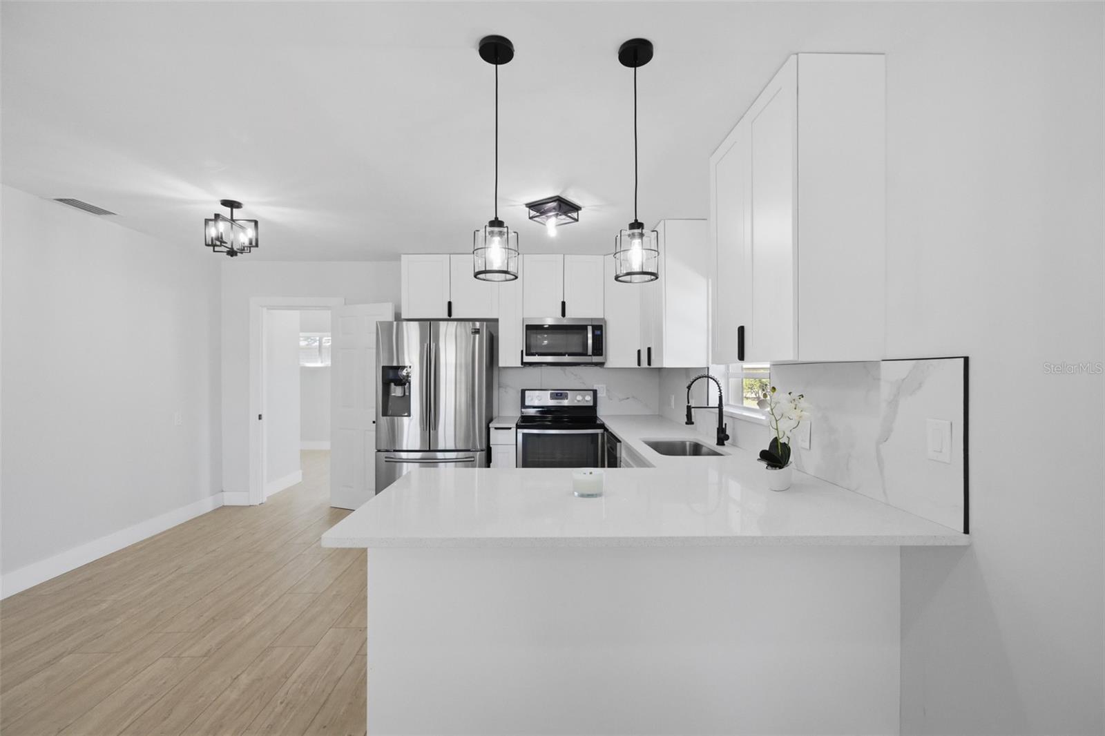 Image 7 of 27 For 6052 Central Avenue