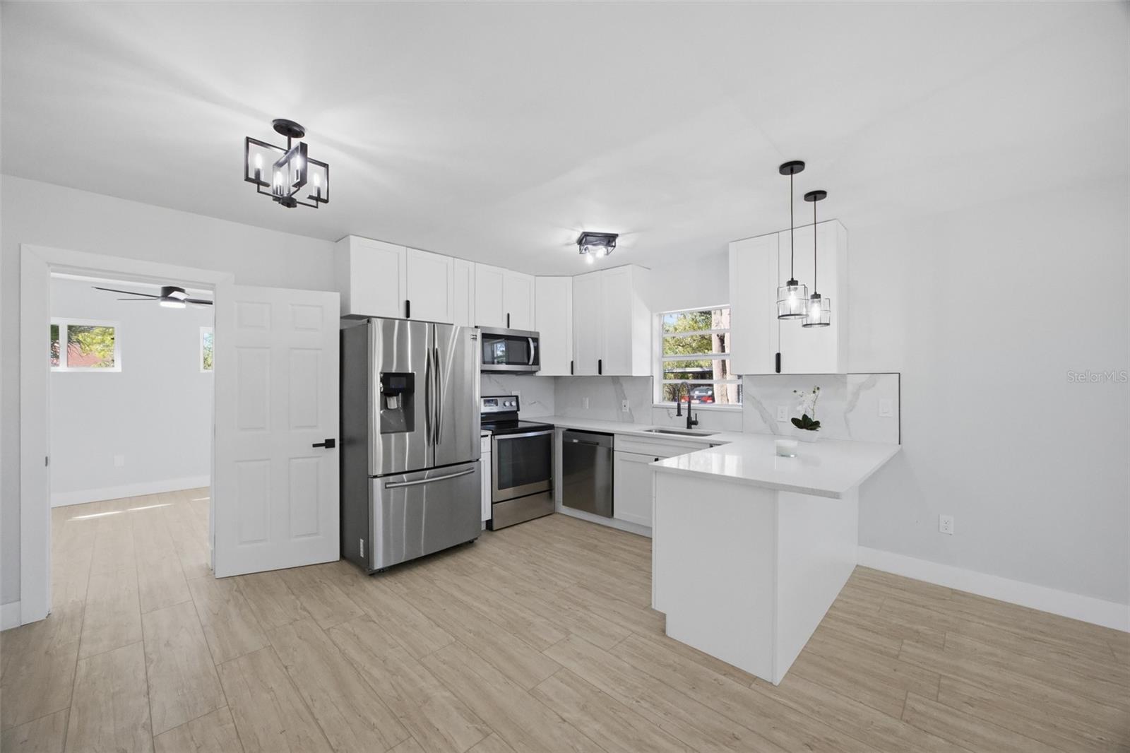 Image 8 of 27 For 6052 Central Avenue