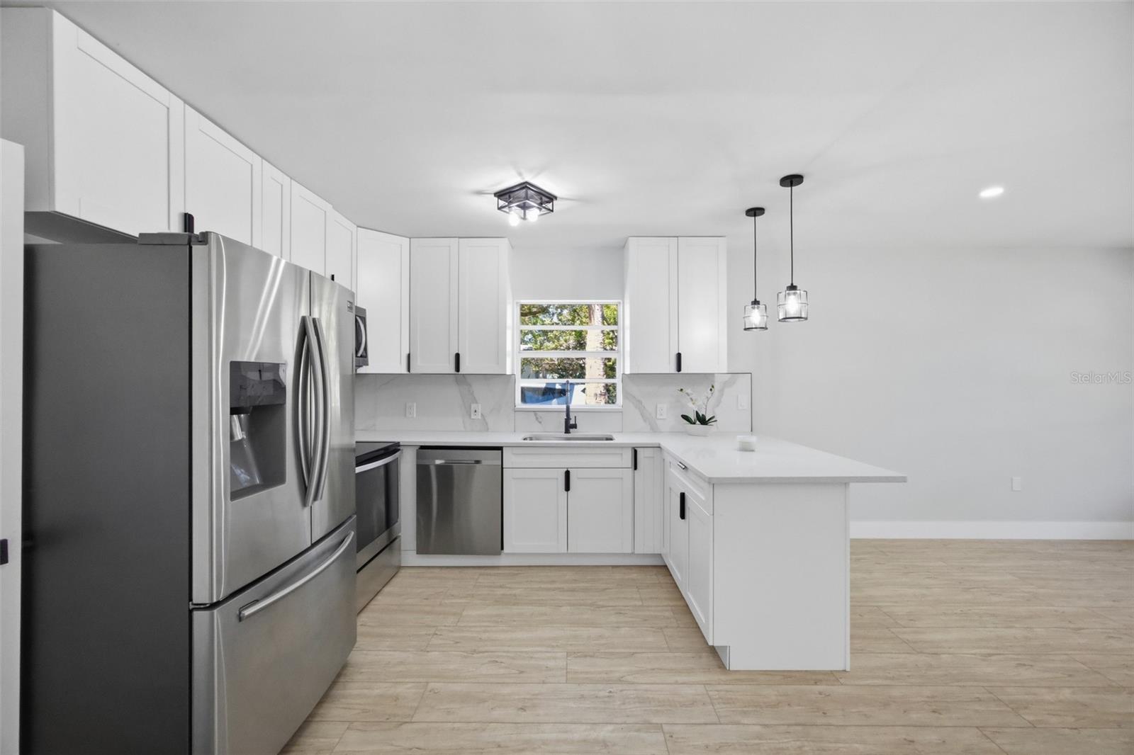 Image 9 of 27 For 6052 Central Avenue