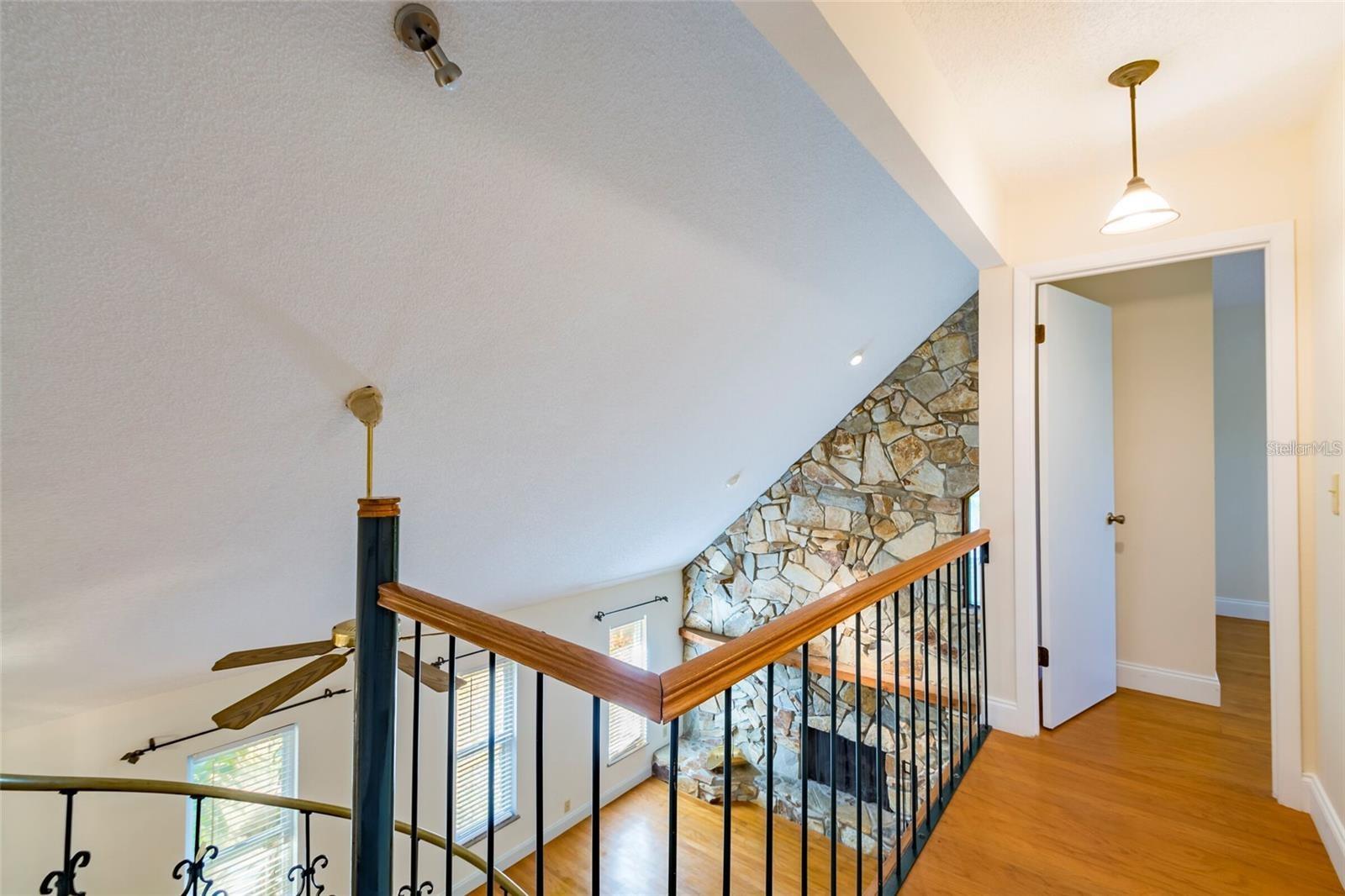 Image 16 of 36 For 1647 Hobbit Road