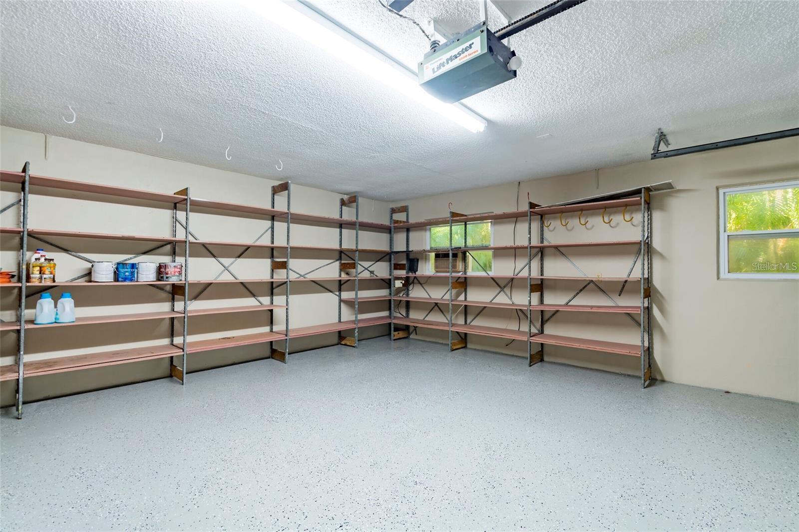 Image 17 of 36 For 1647 Hobbit Road