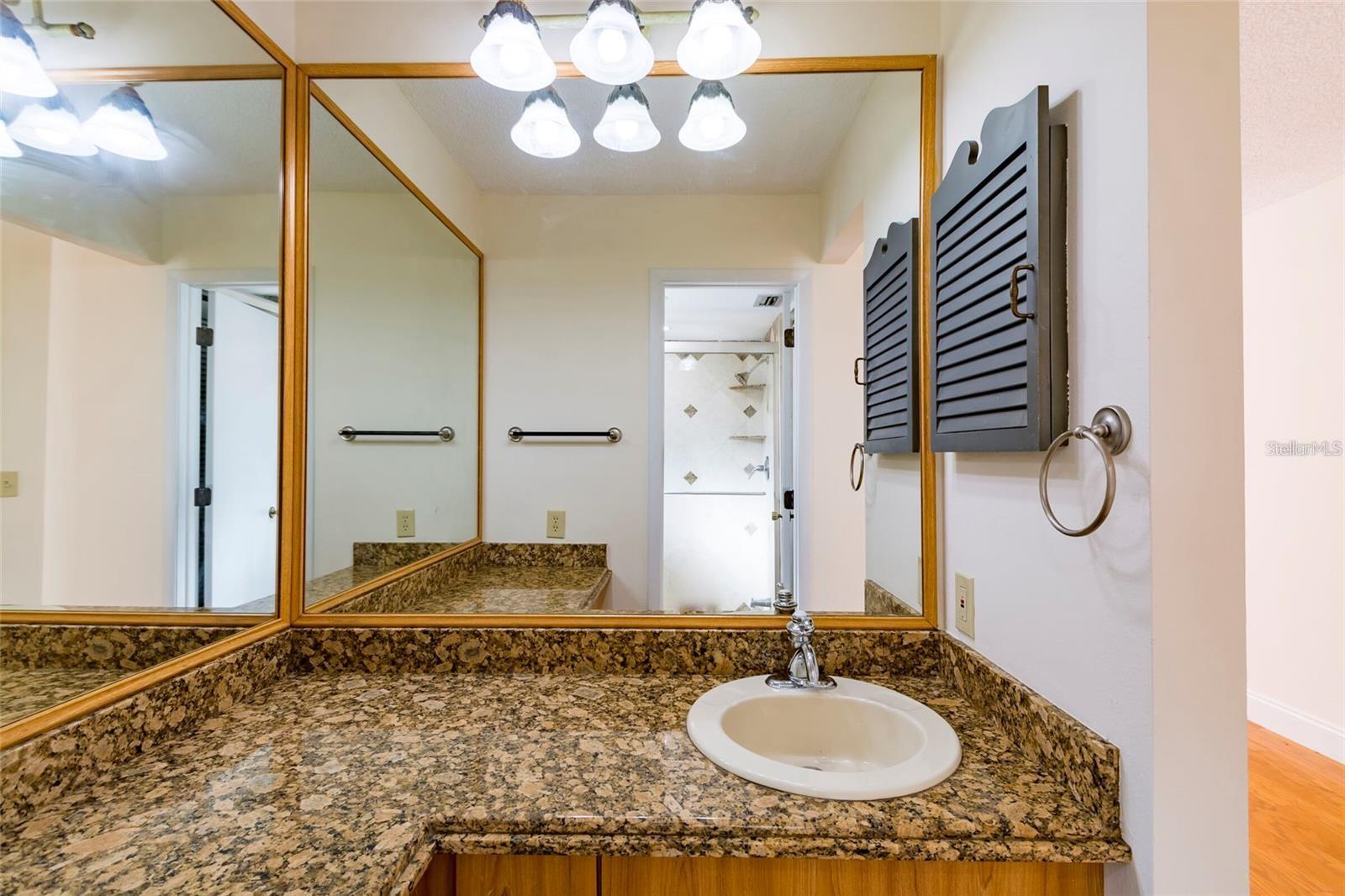 Image 26 of 36 For 1647 Hobbit Road