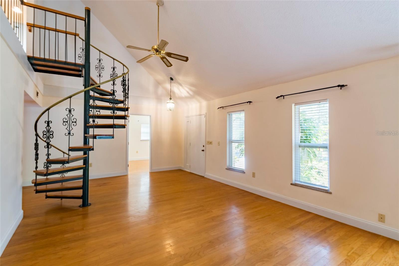 Image 30 of 36 For 1647 Hobbit Road