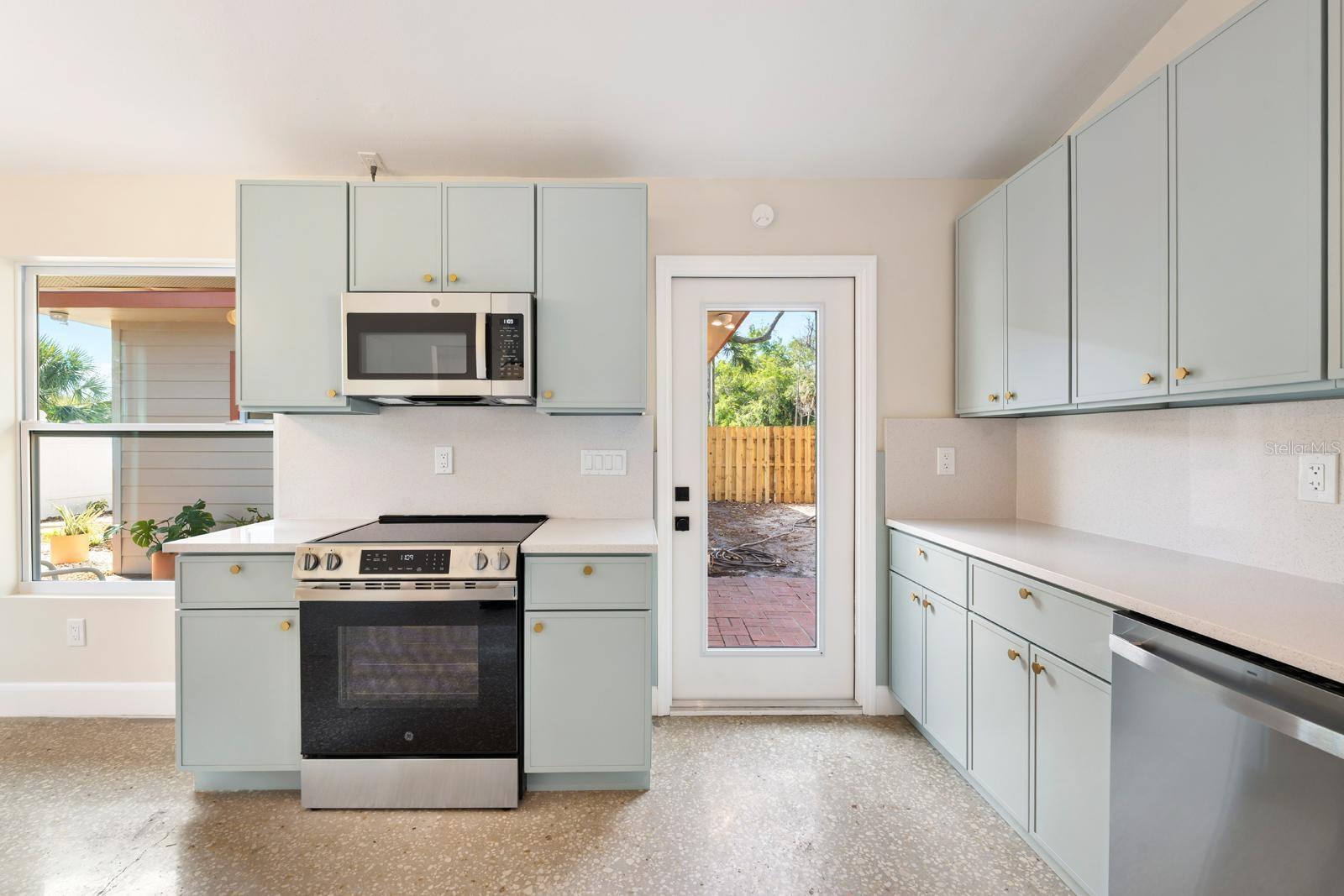 Image 13 of 38 For 419 64th Avenue S