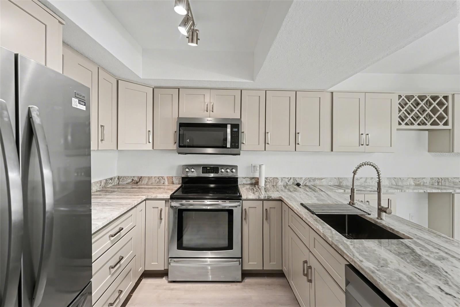 Image 11 of 30 For 1640 Cape Hope Avenue Ne 4