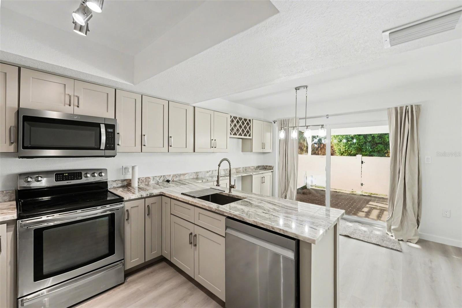 Image 2 of 30 For 1640 Cape Hope Avenue Ne 4