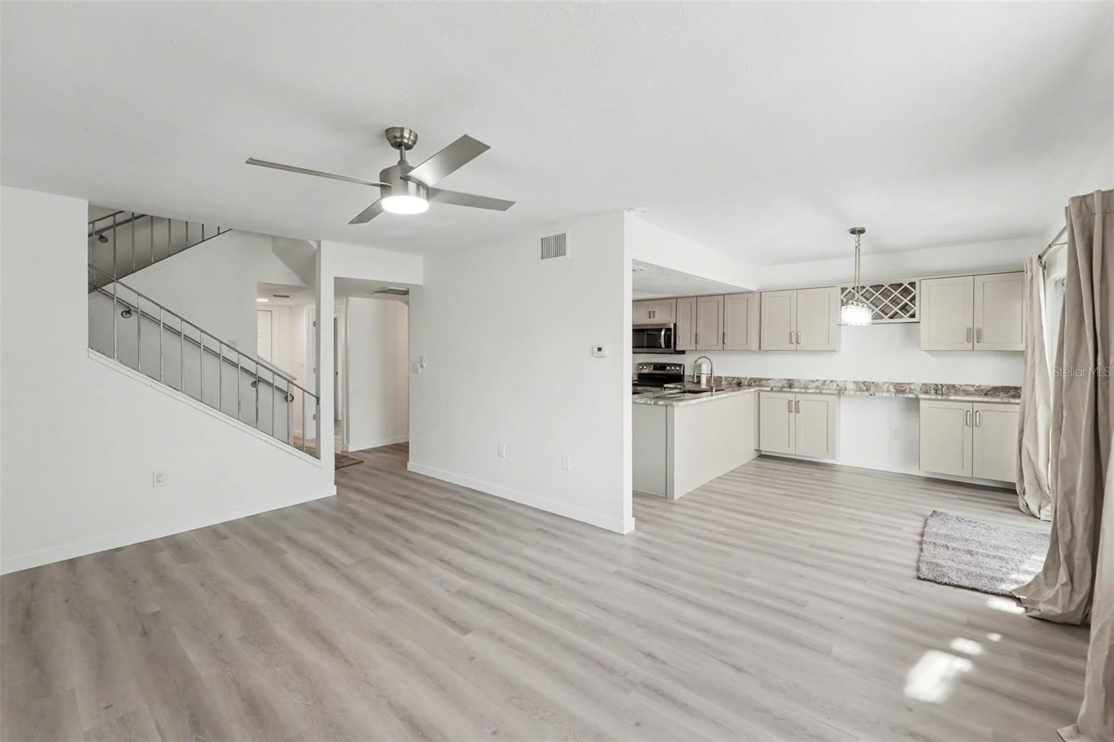 Image 7 of 30 For 1640 Cape Hope Avenue Ne 4