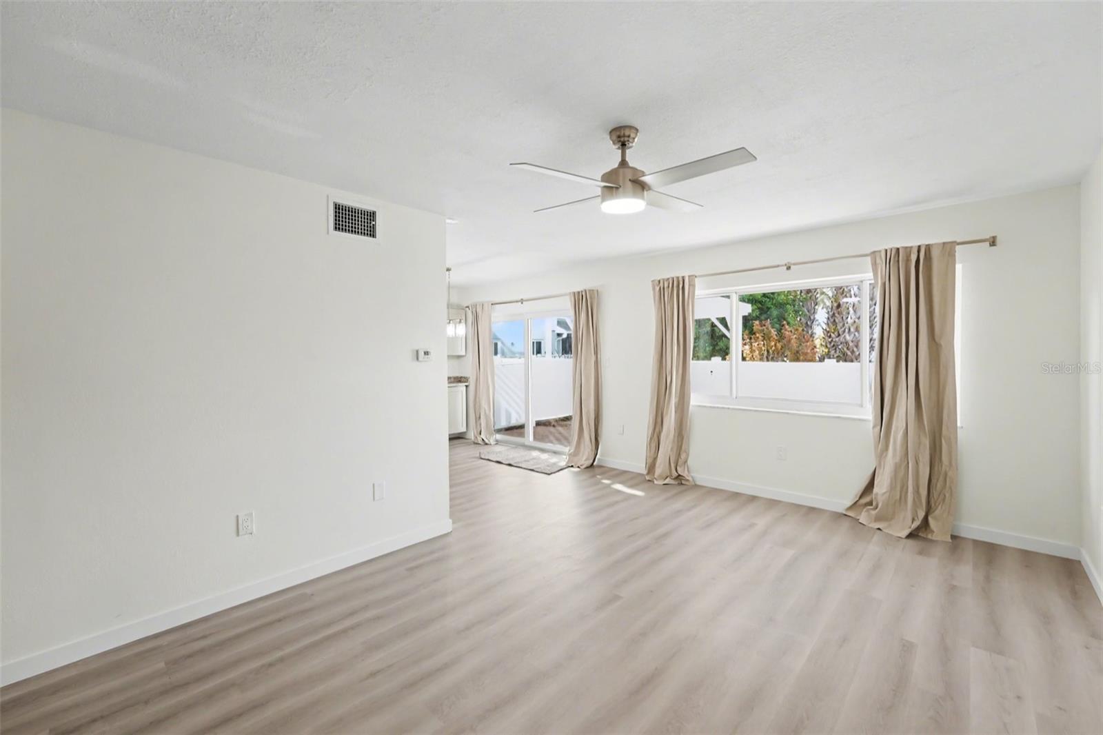 Image 8 of 30 For 1640 Cape Hope Avenue Ne 4