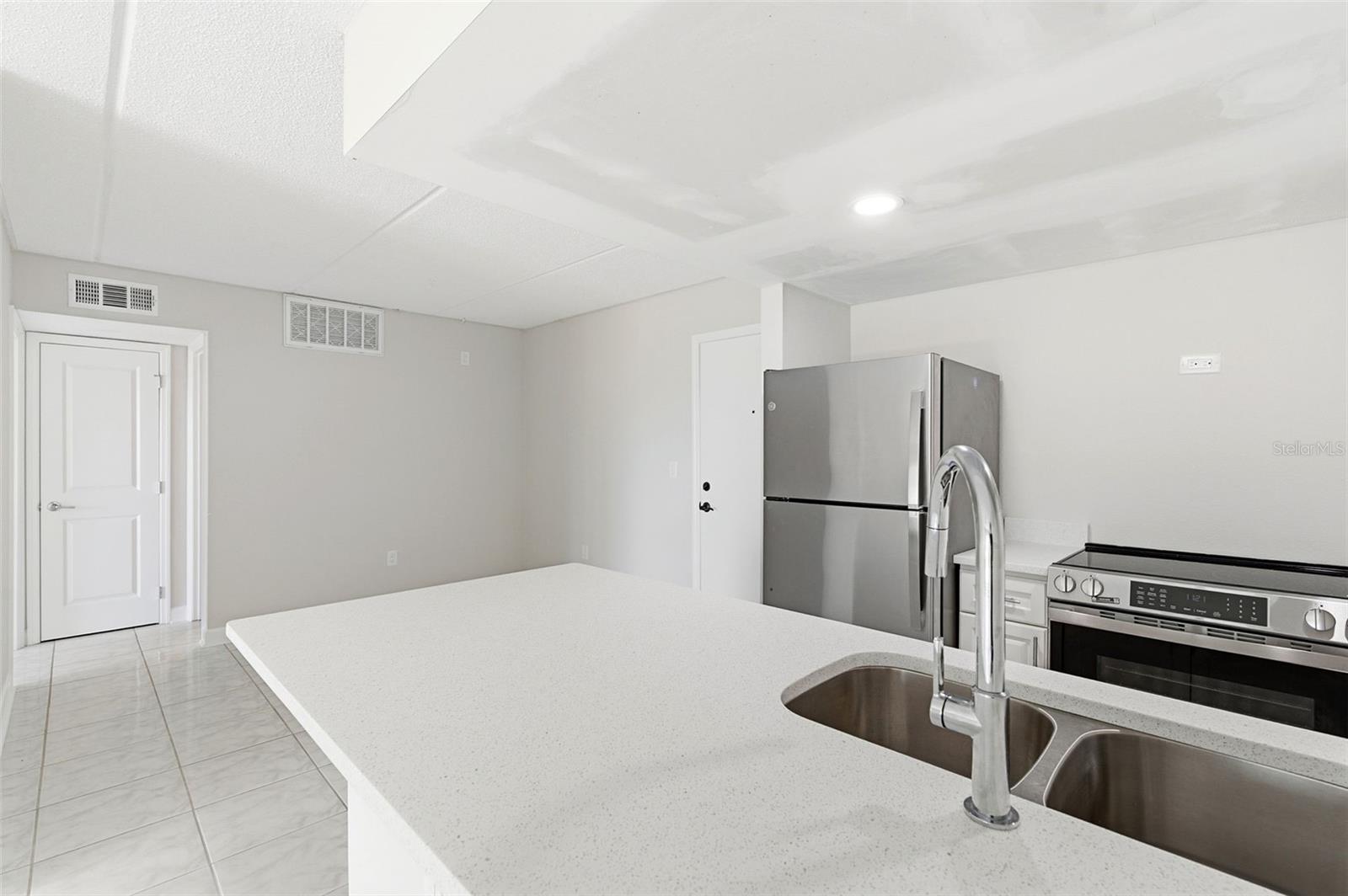 Image 10 of 30 For 8901 Blind Pass Road 124