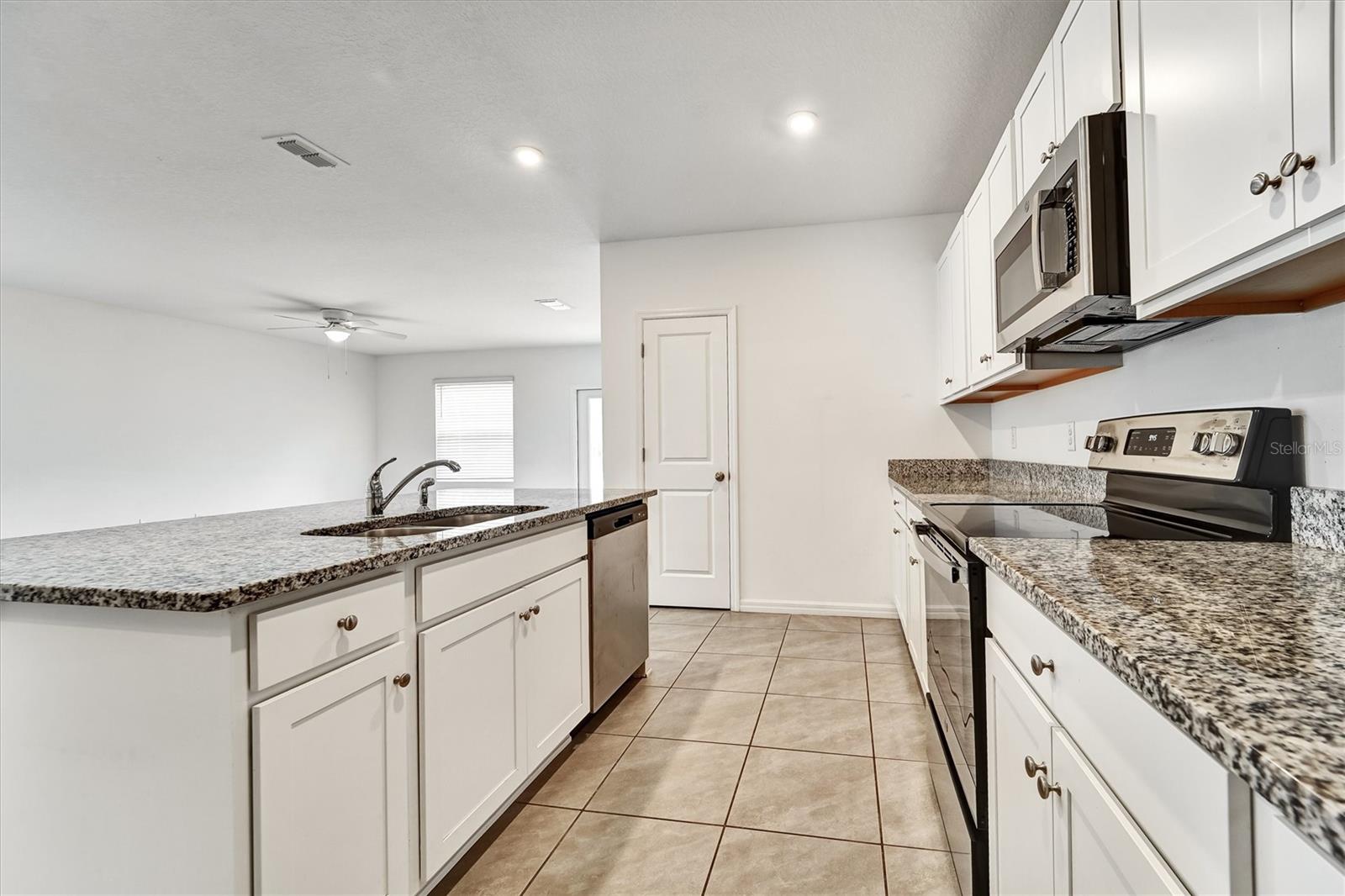 Listing photo id 3 for 6963 Shelby Lynn Way