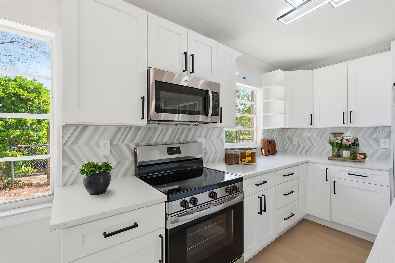 Listing photo id 8 for 6263 Airmont Drive