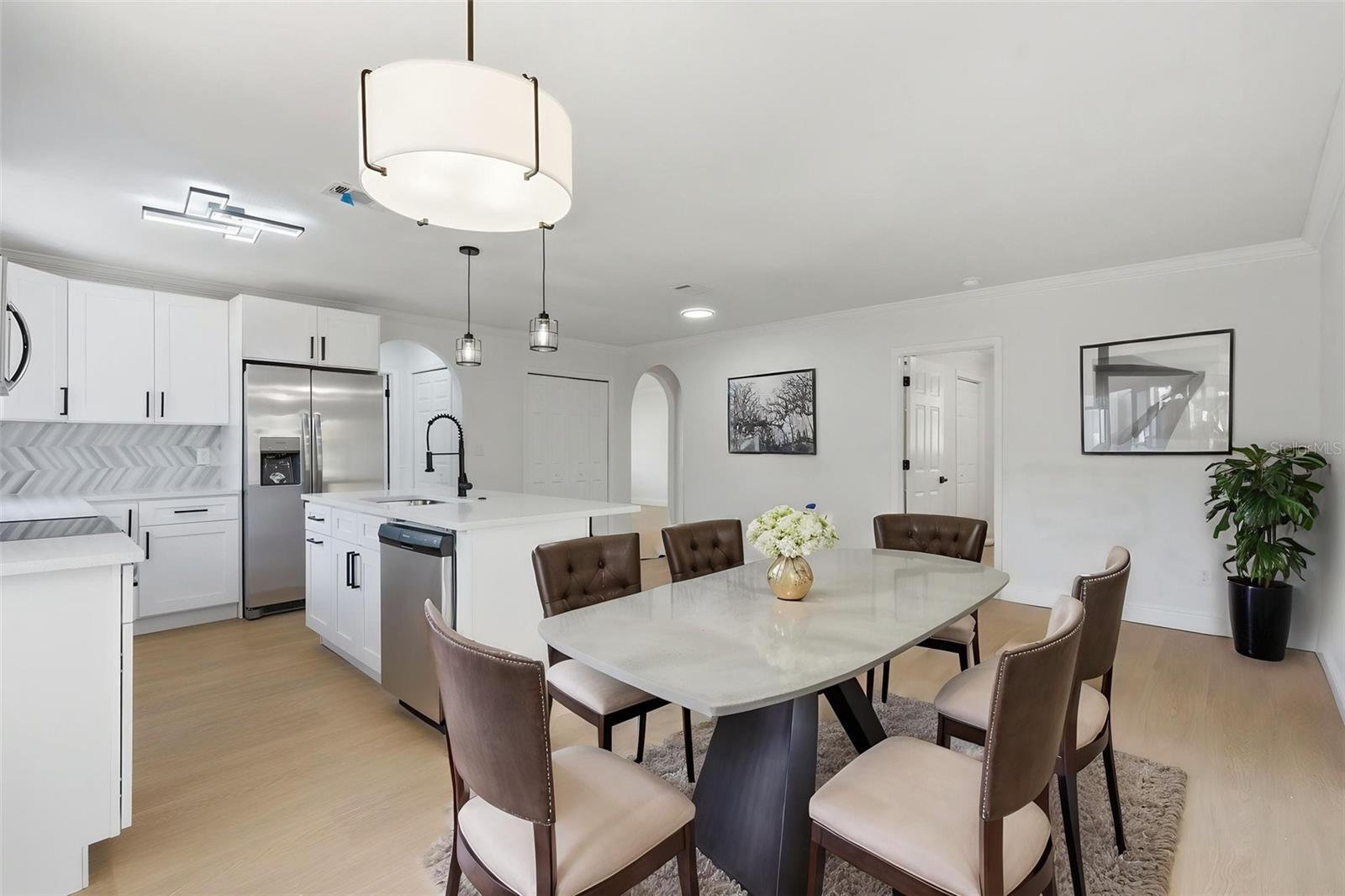 Listing photo id 9 for 6263 Airmont Drive