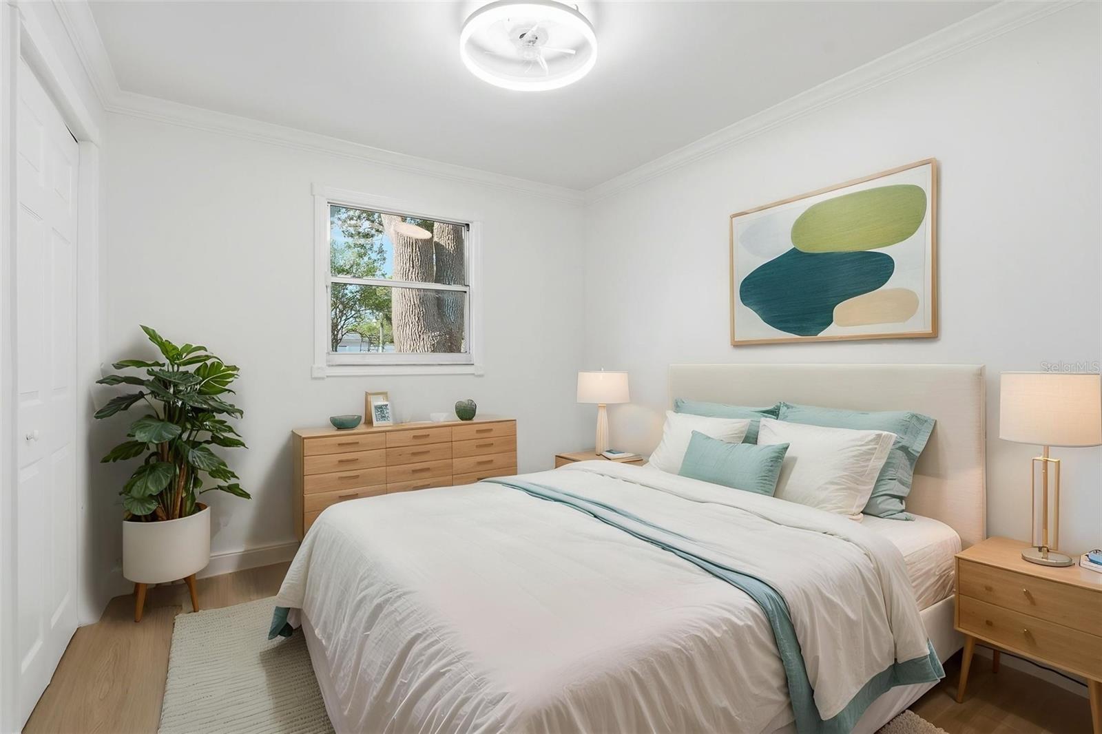 Listing photo id 11 for 6263 Airmont Drive