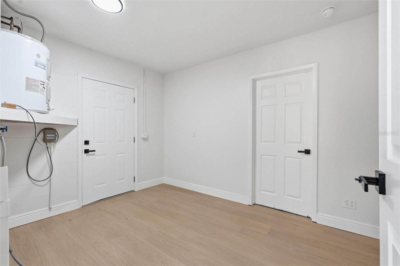 Listing photo id 21 for 6263 Airmont Drive