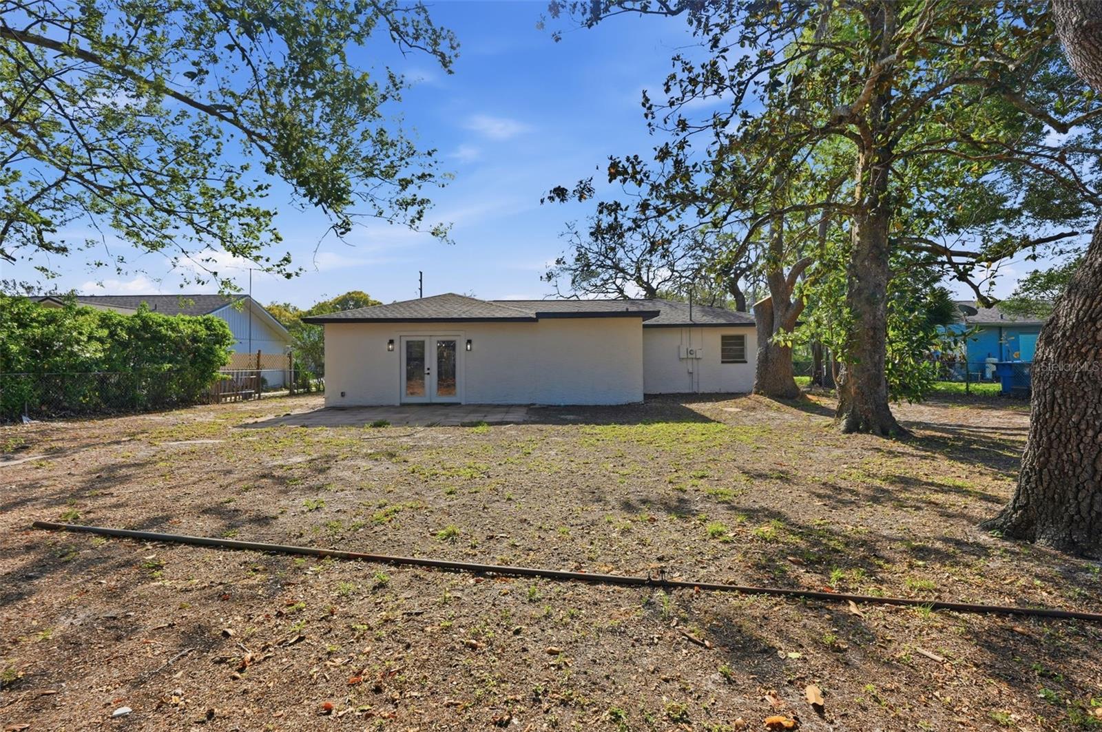 Listing photo id 26 for 6263 Airmont Drive