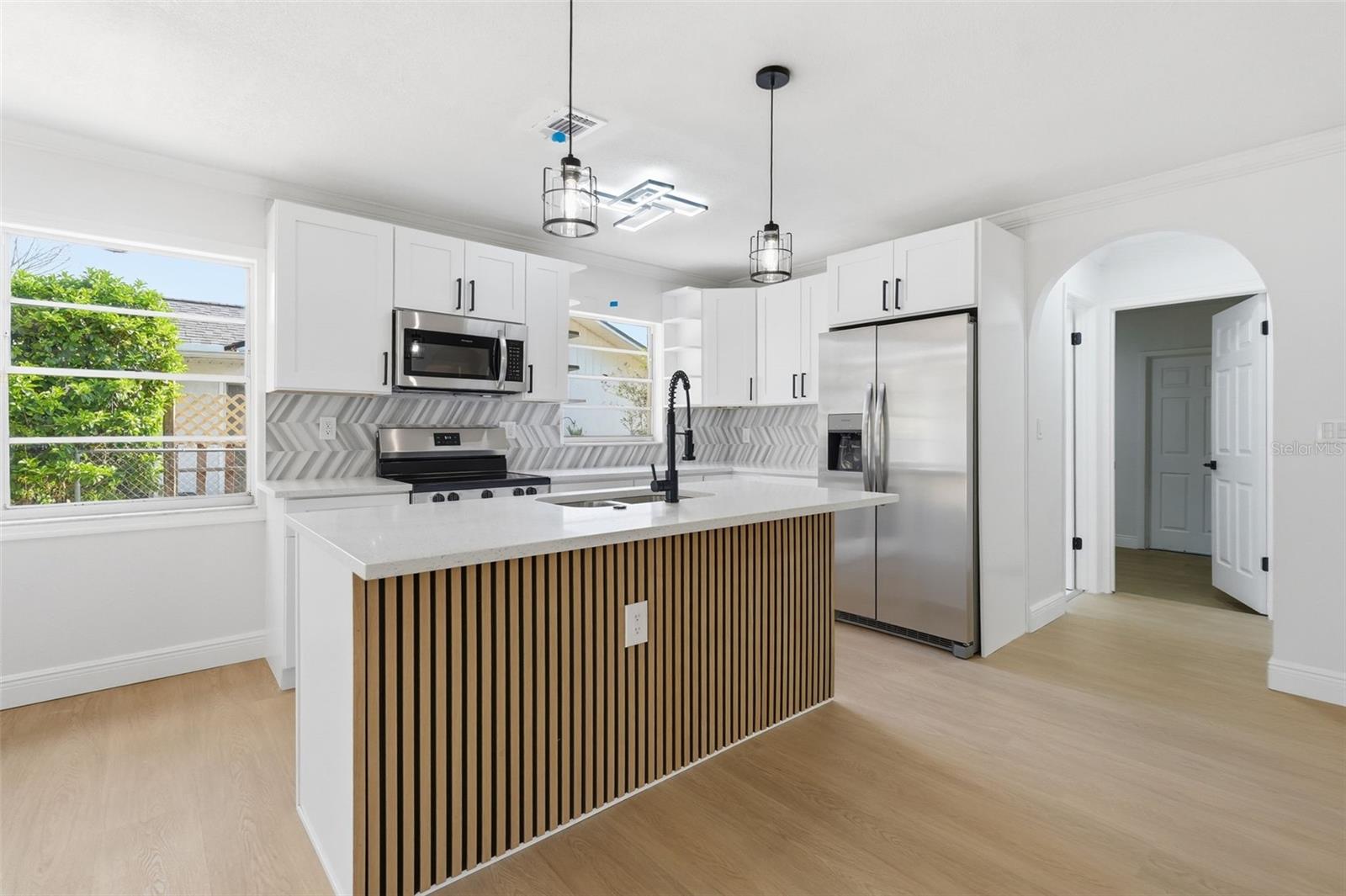 Listing photo id 1 for 6263 Airmont Drive