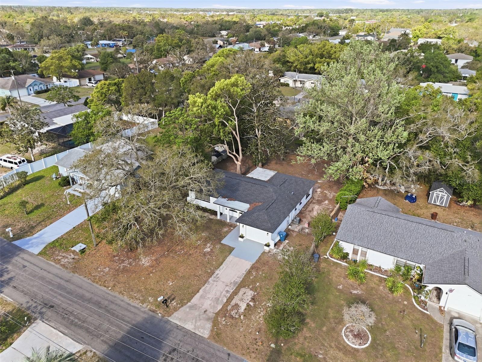 Listing photo id 28 for 6263 Airmont Drive