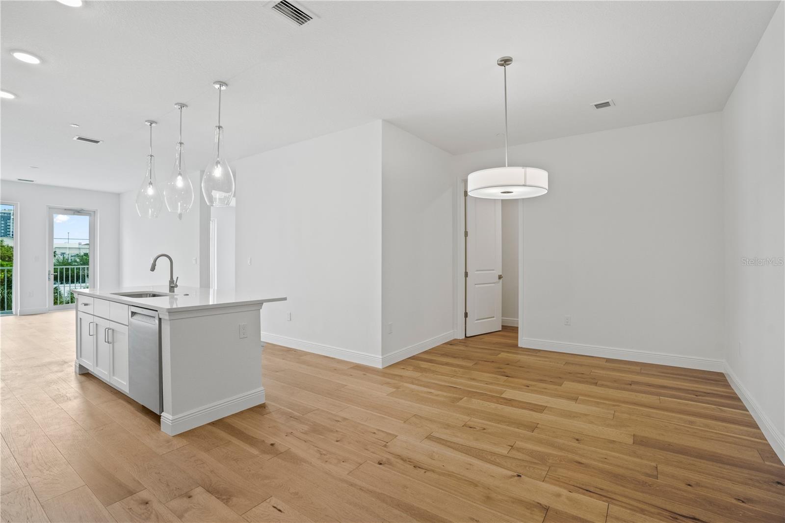 Image 14 of 32 For 600 3rd Avenue S 307