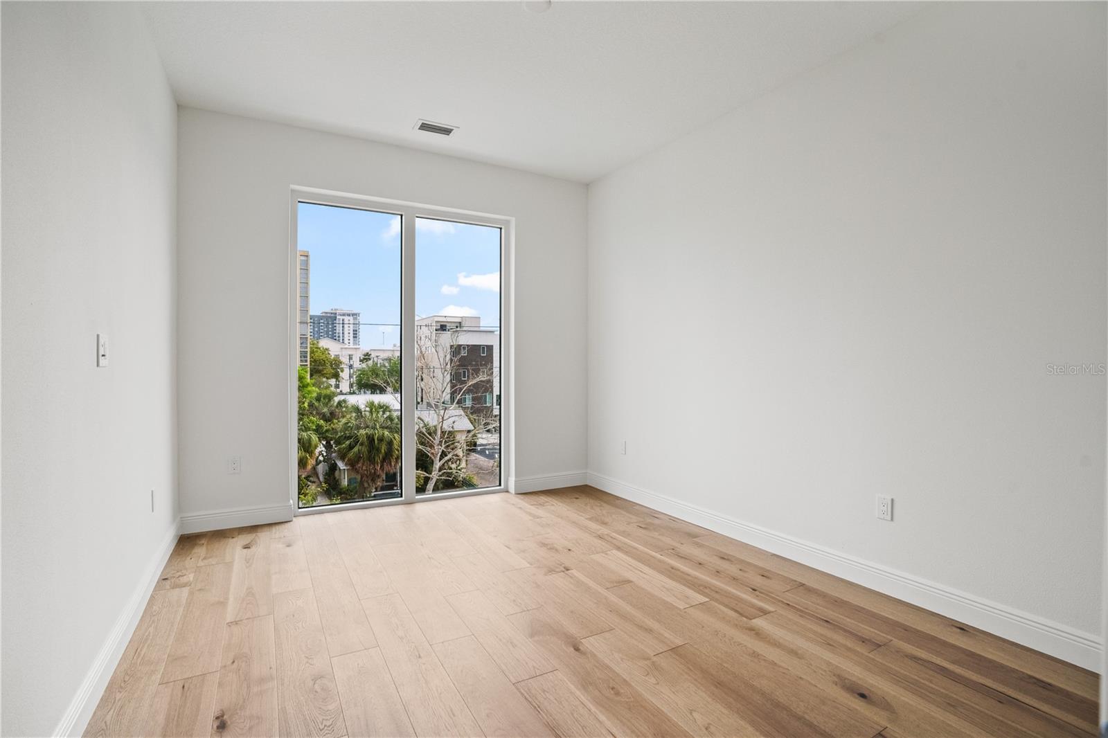 Image 18 of 32 For 600 3rd Avenue S 307