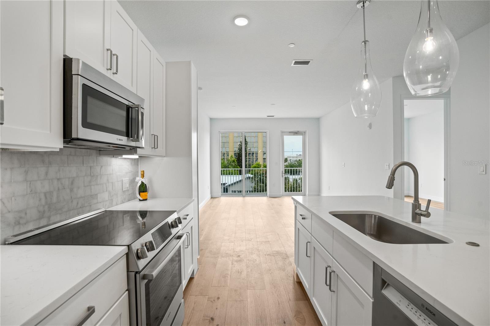 Image 5 of 32 For 600 3rd Avenue S 307