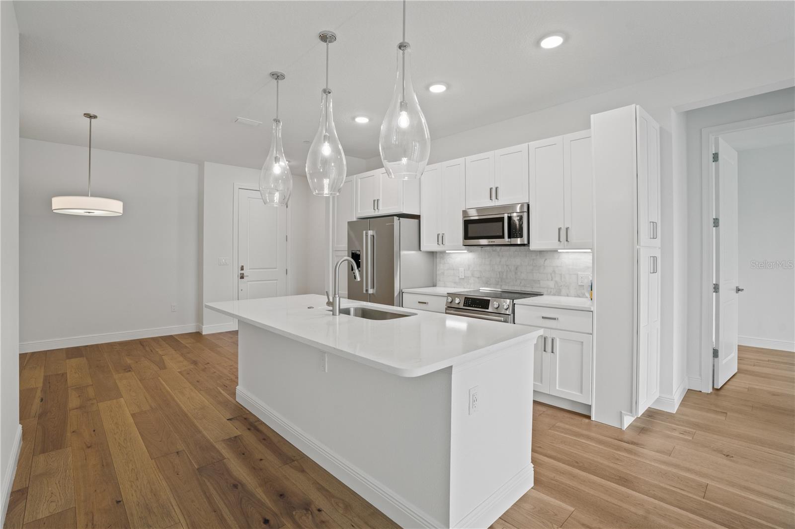 Image 7 of 32 For 600 3rd Avenue S 307