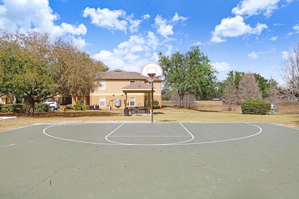 Listing photo id 9 for 5924 Brickleberry Lane 102