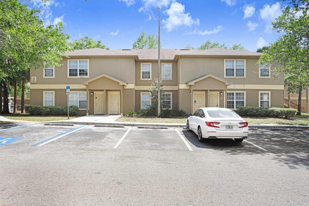 Listing photo id 12 for 5924 Brickleberry Lane 102