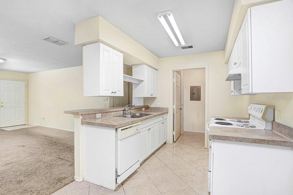 Listing photo id 20 for 5924 Brickleberry Lane 102