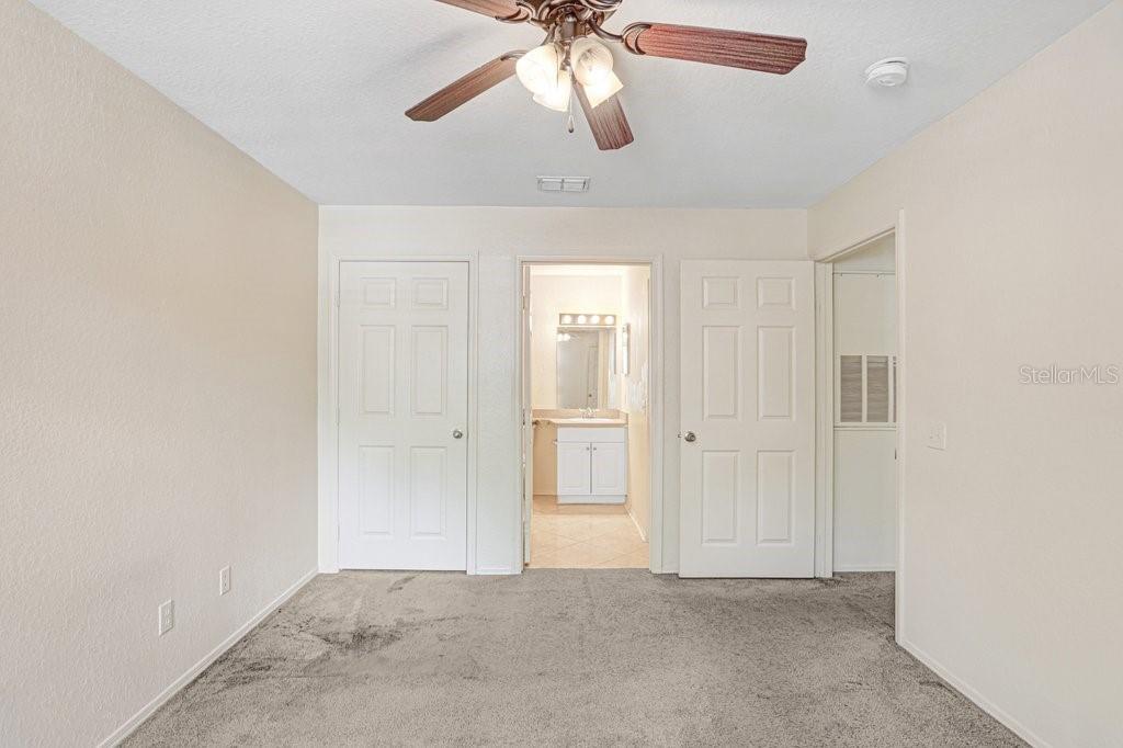 Listing photo id 24 for 5924 Brickleberry Lane 102