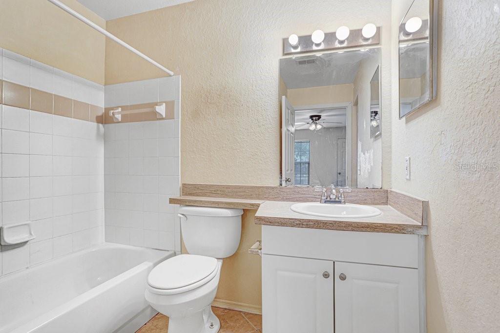 Listing photo id 25 for 5924 Brickleberry Lane 102