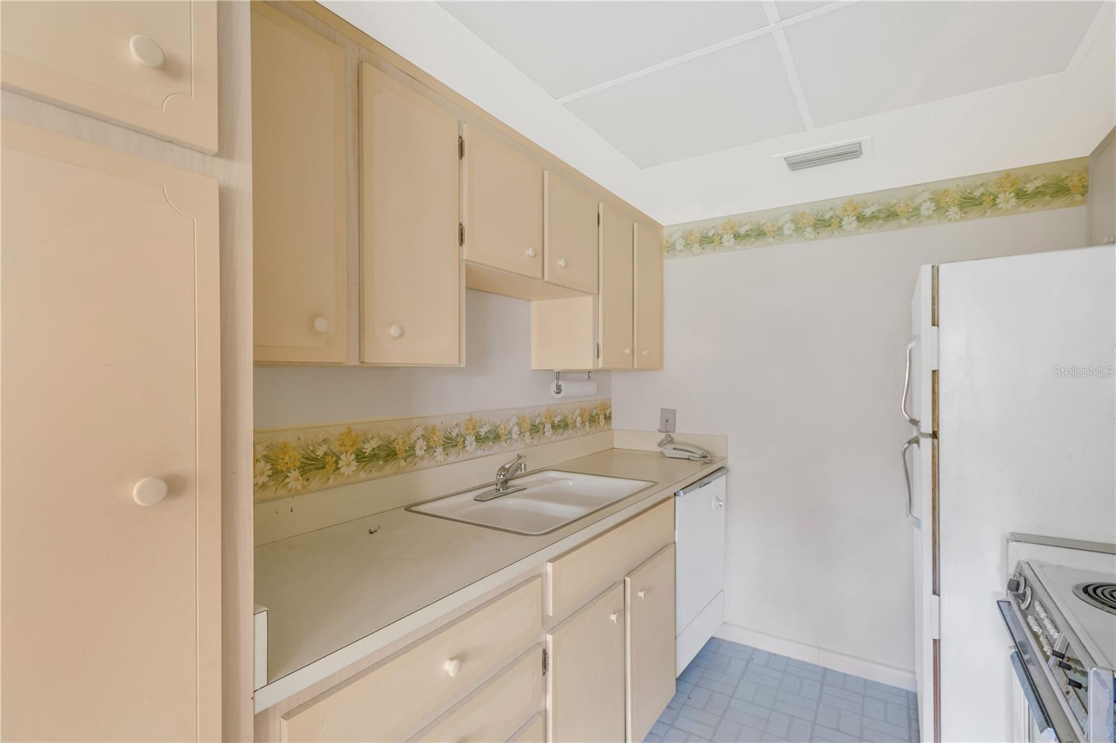 Image 13 of 20 For 650 Pinellas Point Drive S 122