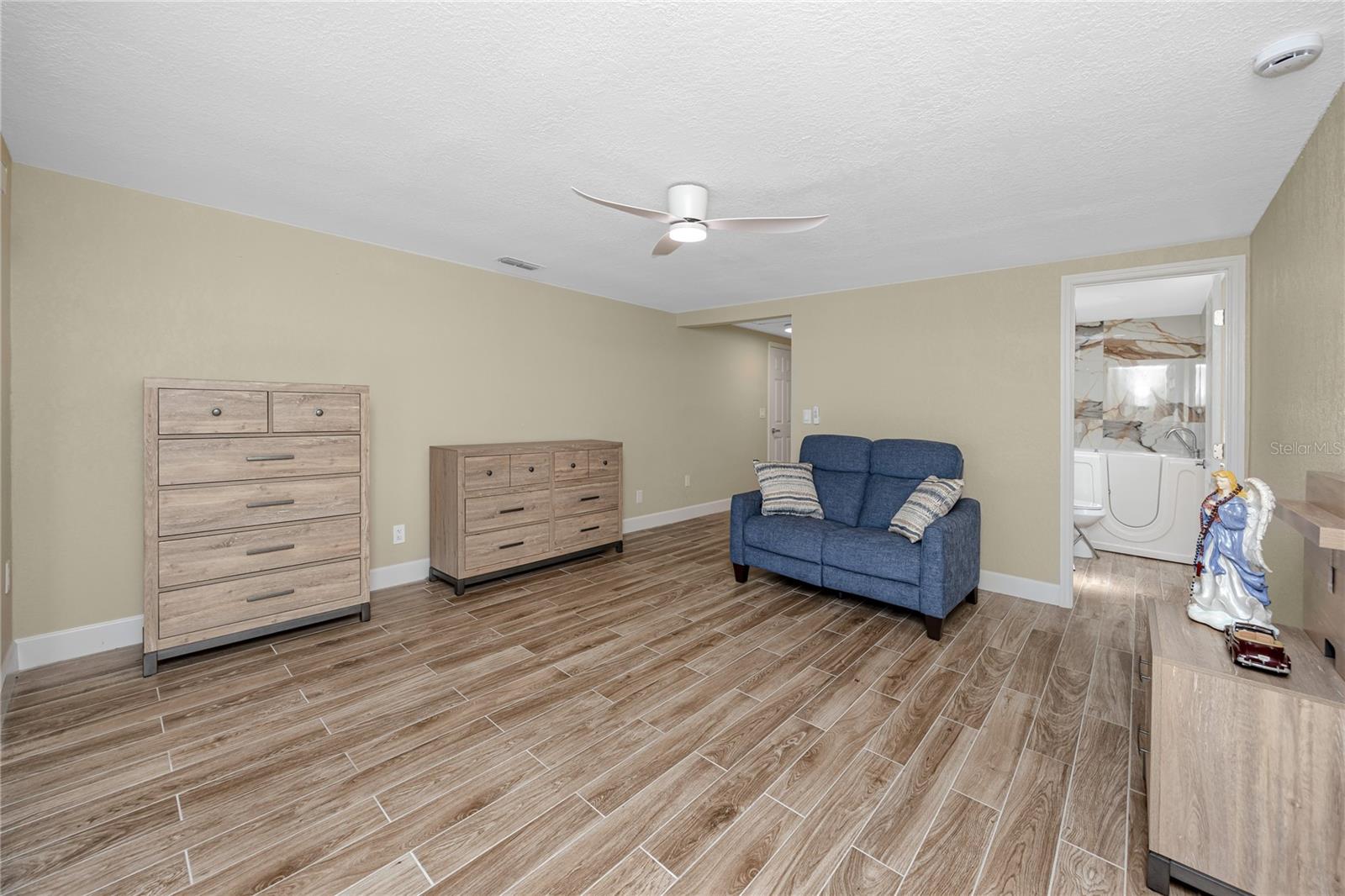 Image 26 of 53 For 9903 San Mateo Way