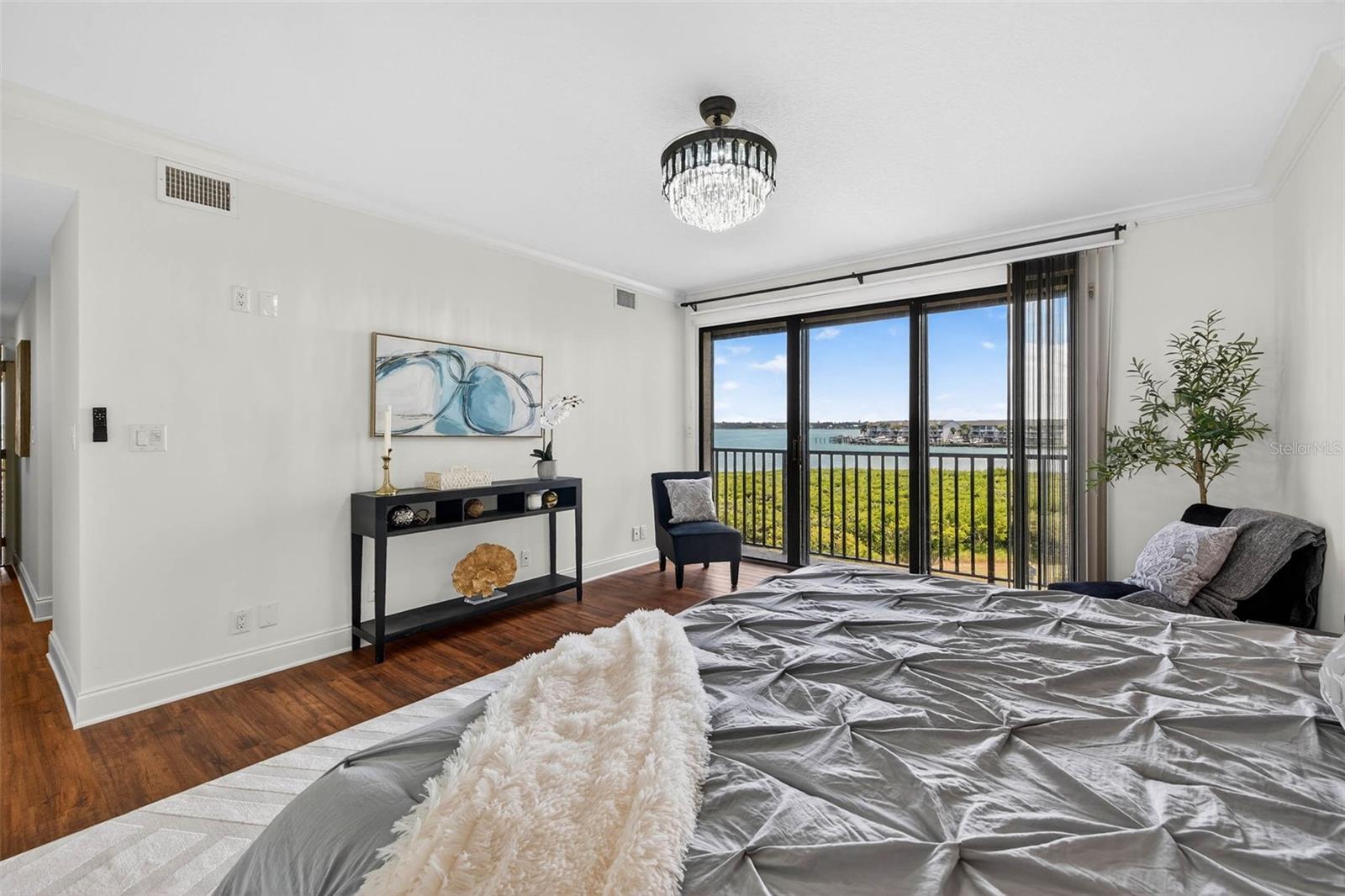 Image 13 of 30 For 1501 Gulf Boulevard 205