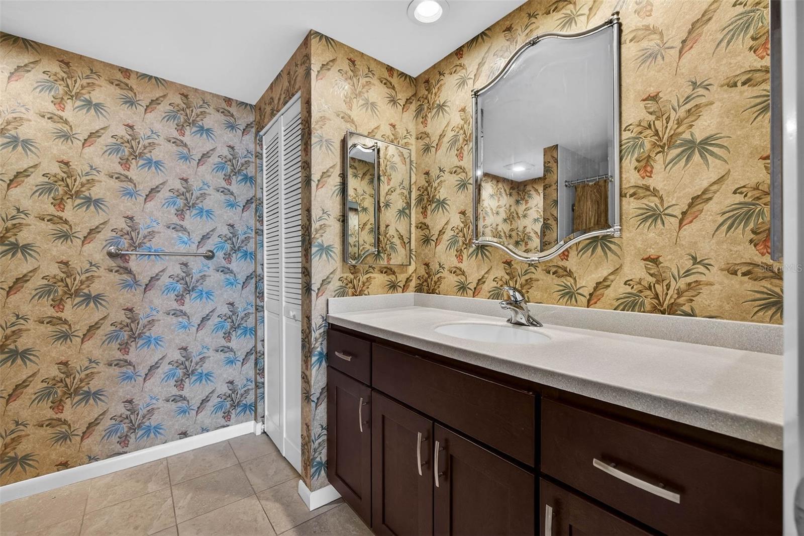 Image 17 of 30 For 1501 Gulf Boulevard 205