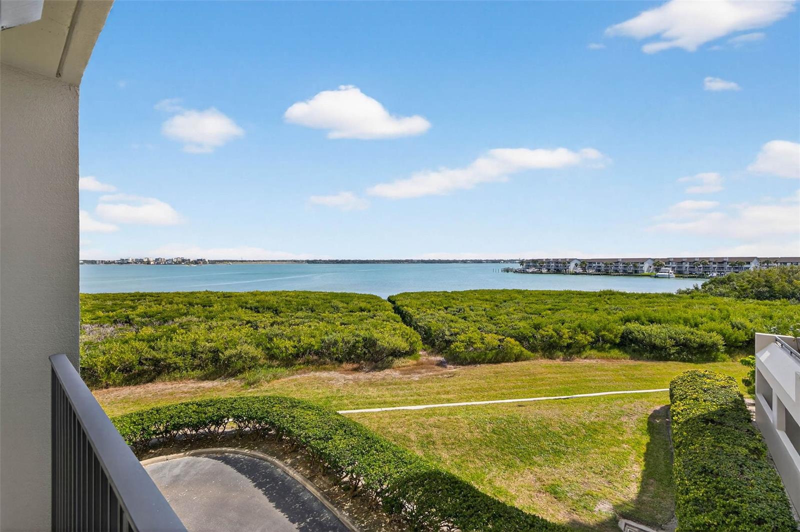 Image 23 of 30 For 1501 Gulf Boulevard 205