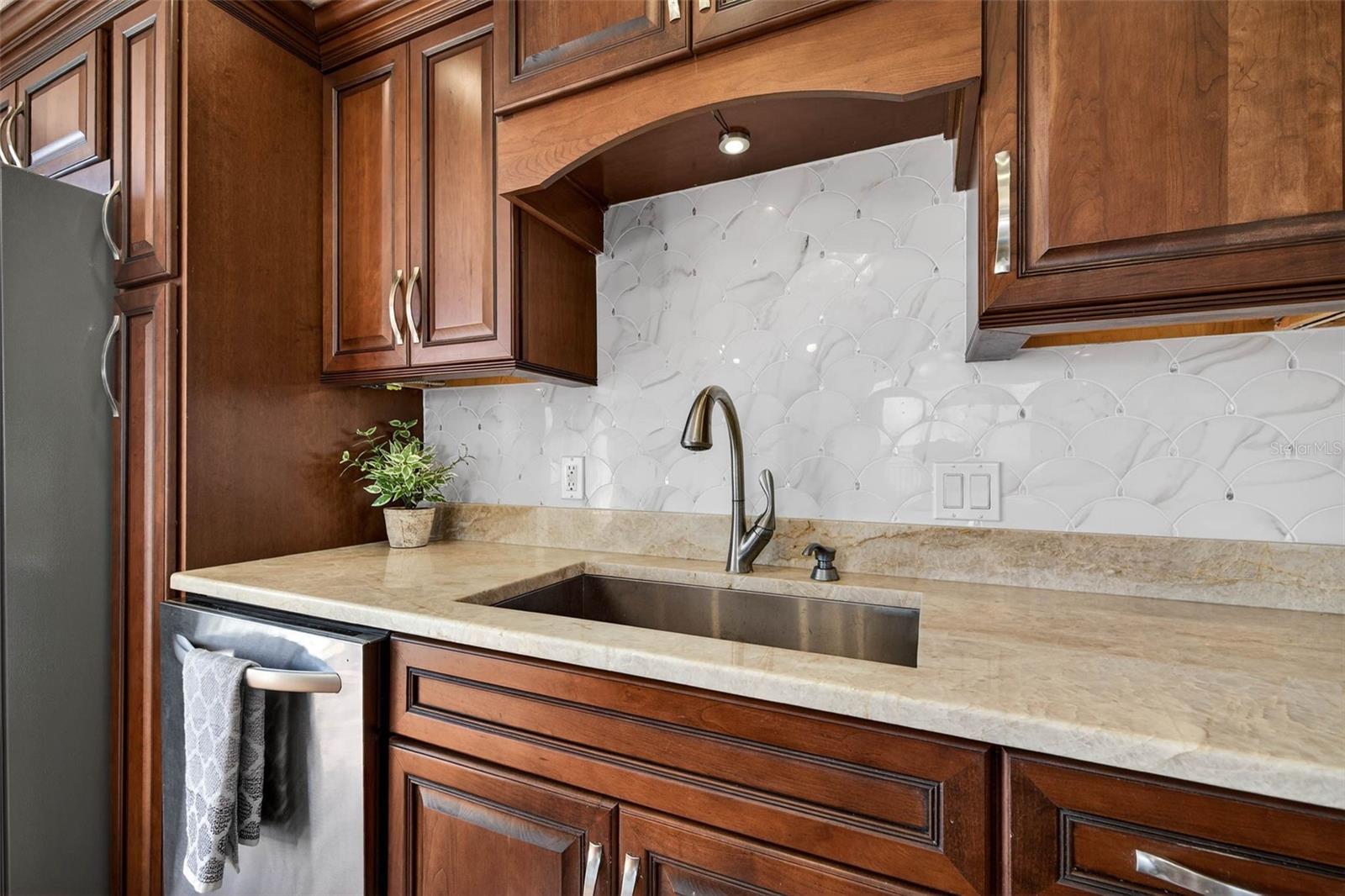 Image 9 of 30 For 1501 Gulf Boulevard 205