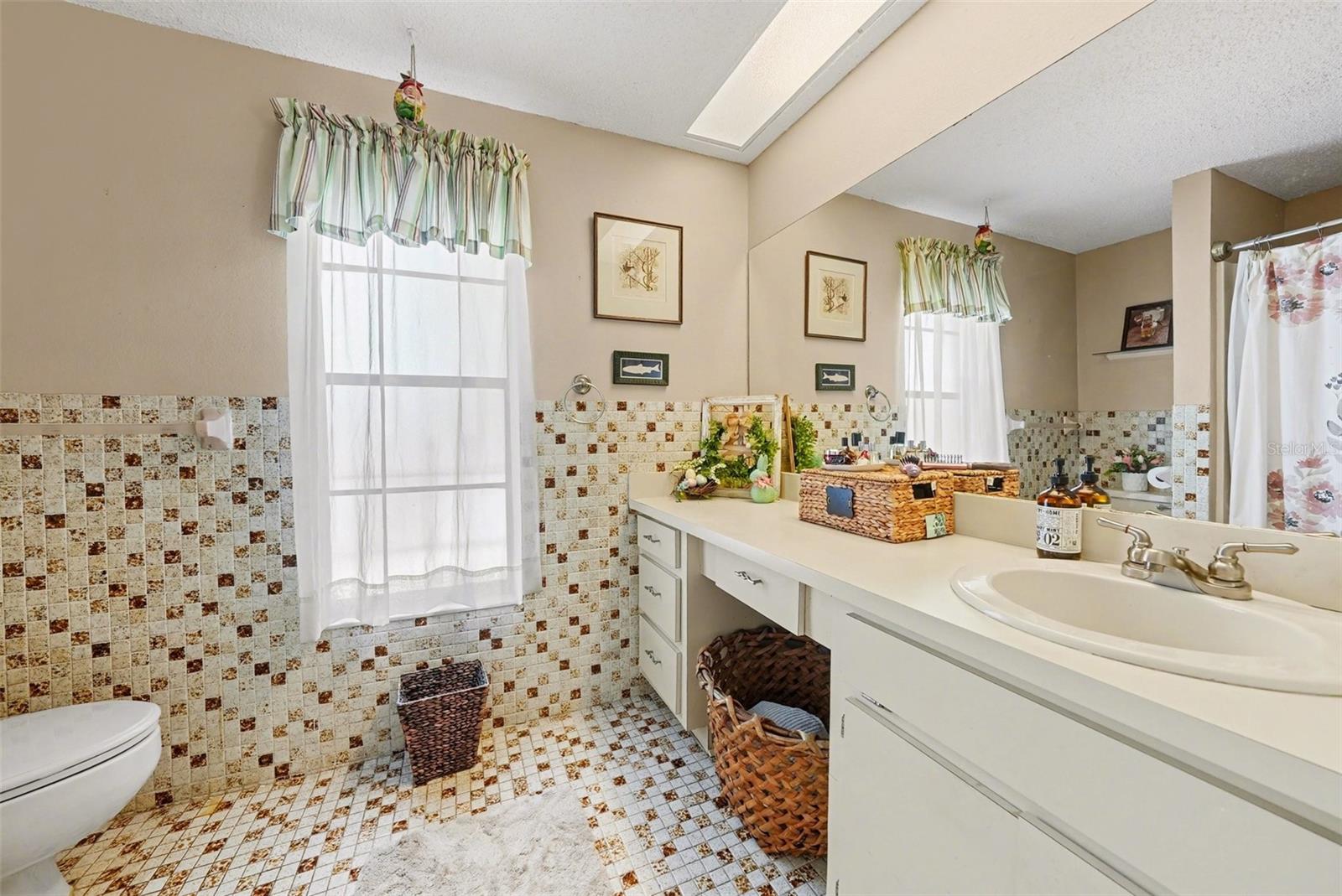 Image 15 of 21 For 8731 Woodcrest Drive