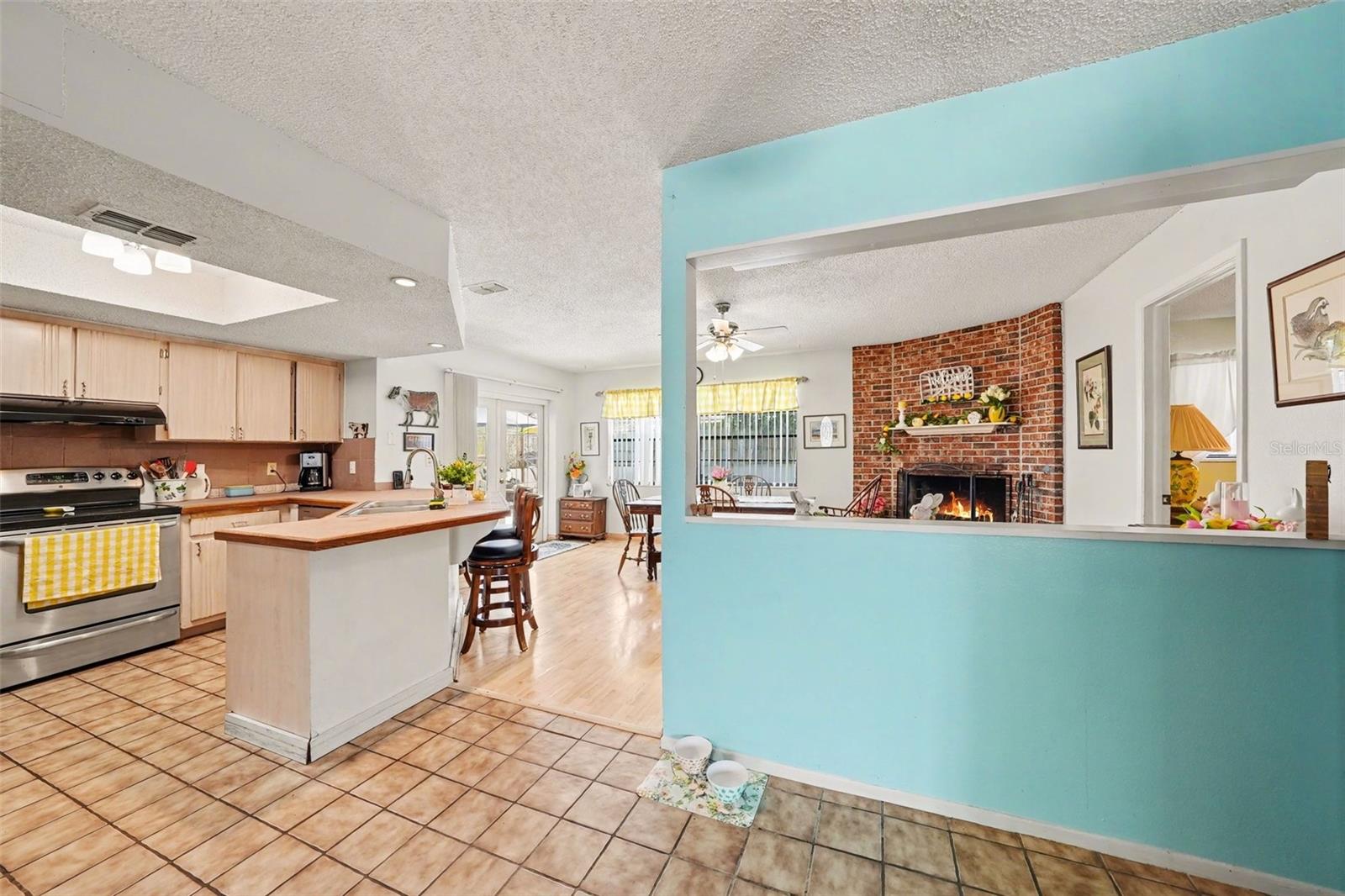 Image 7 of 21 For 8731 Woodcrest Drive