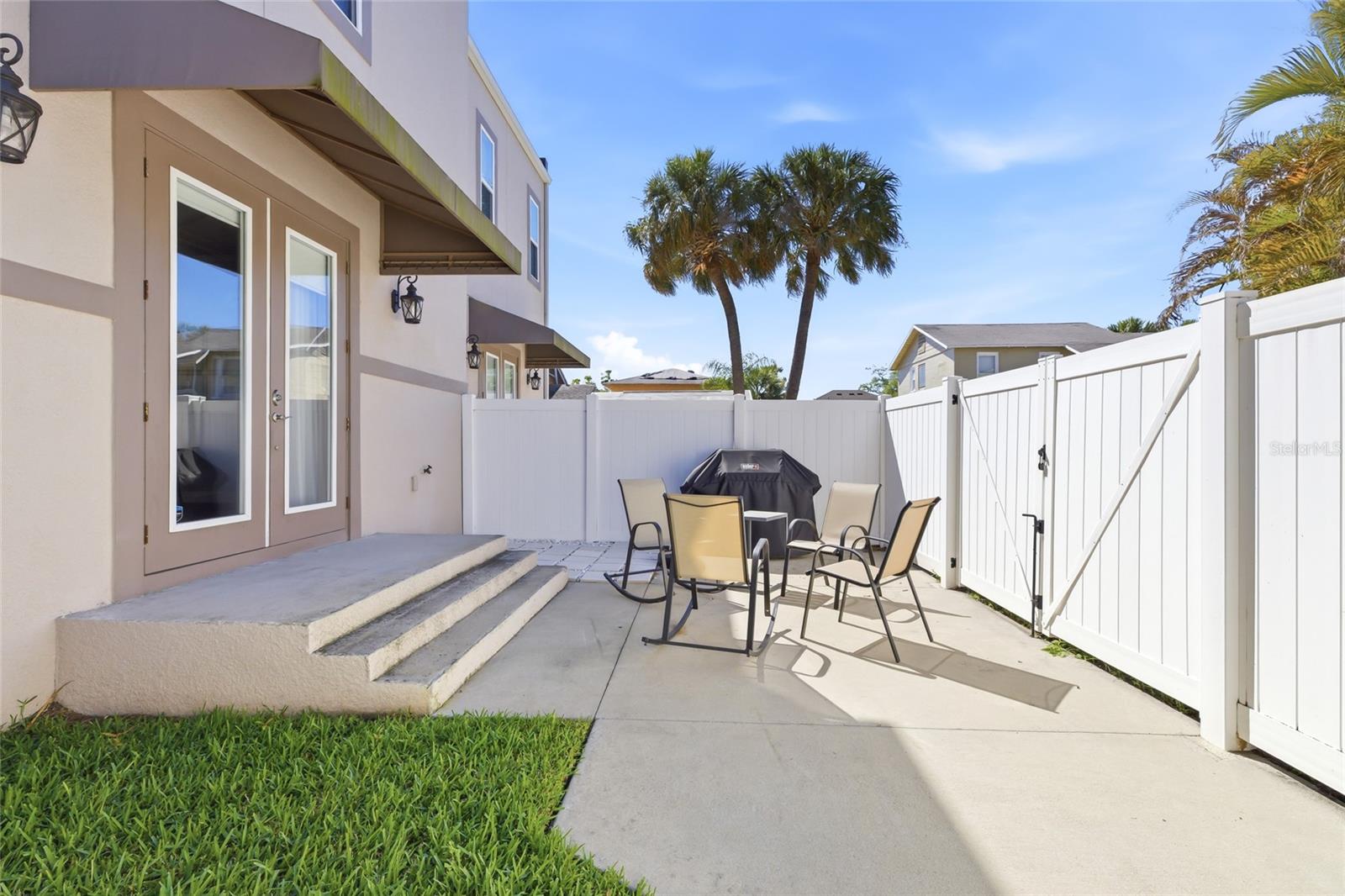 Image 11 of 42 For 2407 North B Street 1