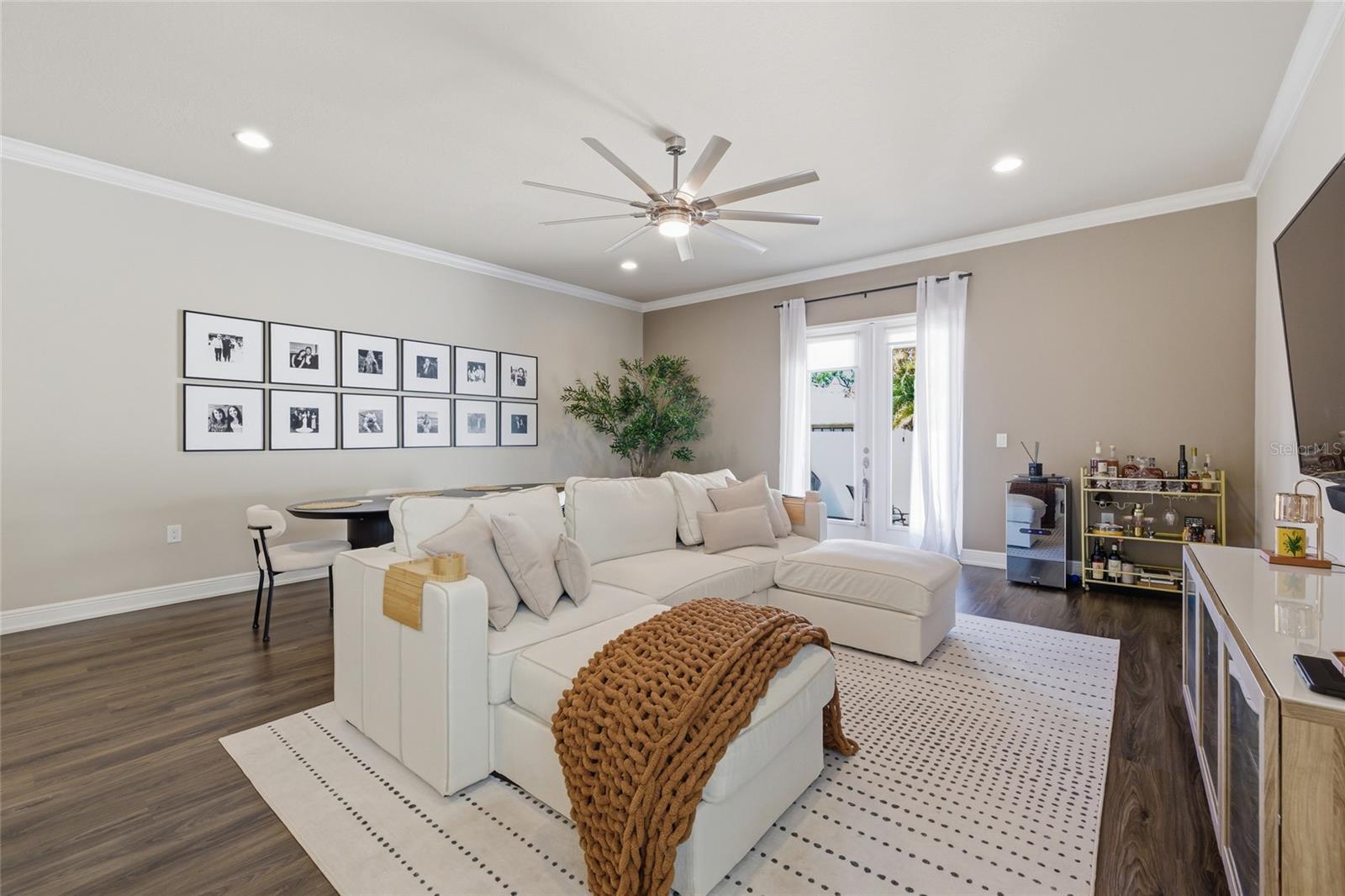 Image 14 of 42 For 2407 North B Street 1