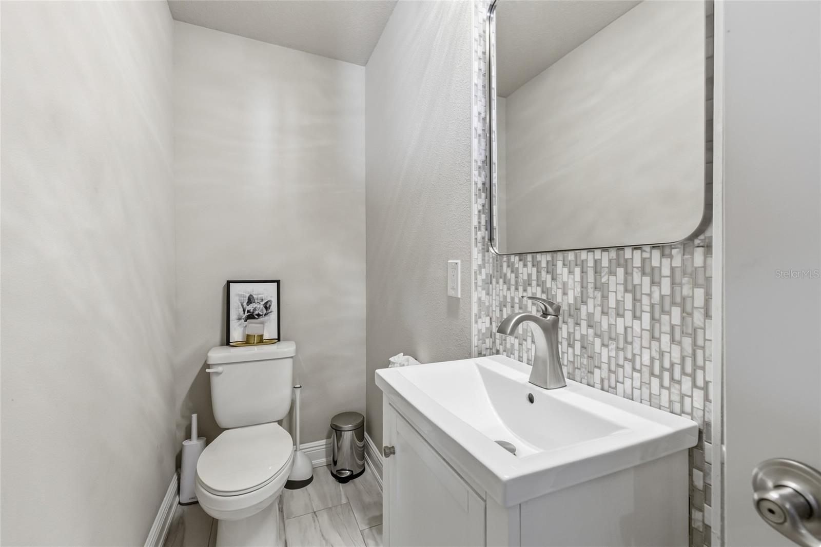 Image 16 of 42 For 2407 North B Street 1